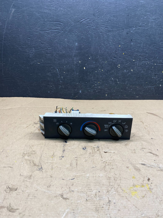2001 - 2007 GMC Chevrolet Express 1500 Climate Control A/C n7402 DG0