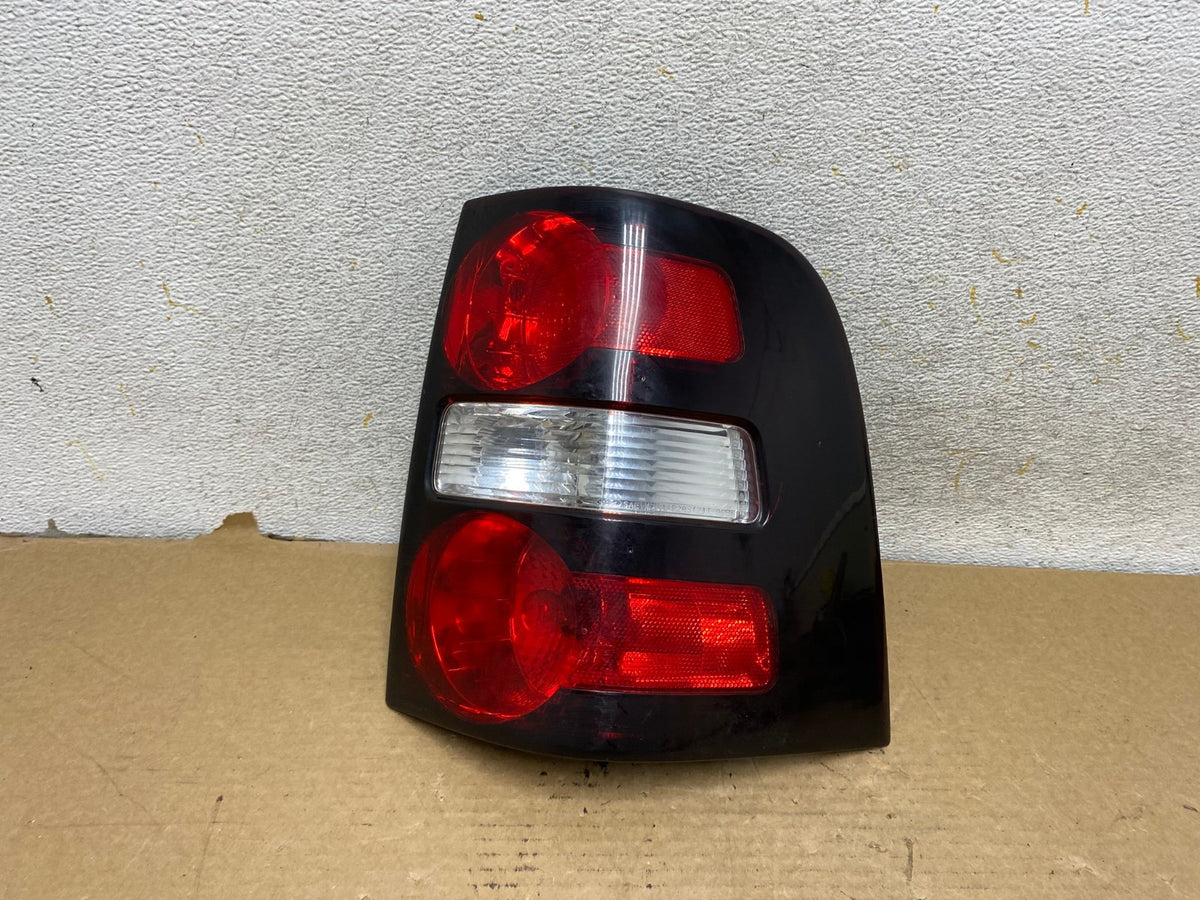 2006 to 2010 Ford Explorer Right Passenger Side Tail light AH7989 LK0