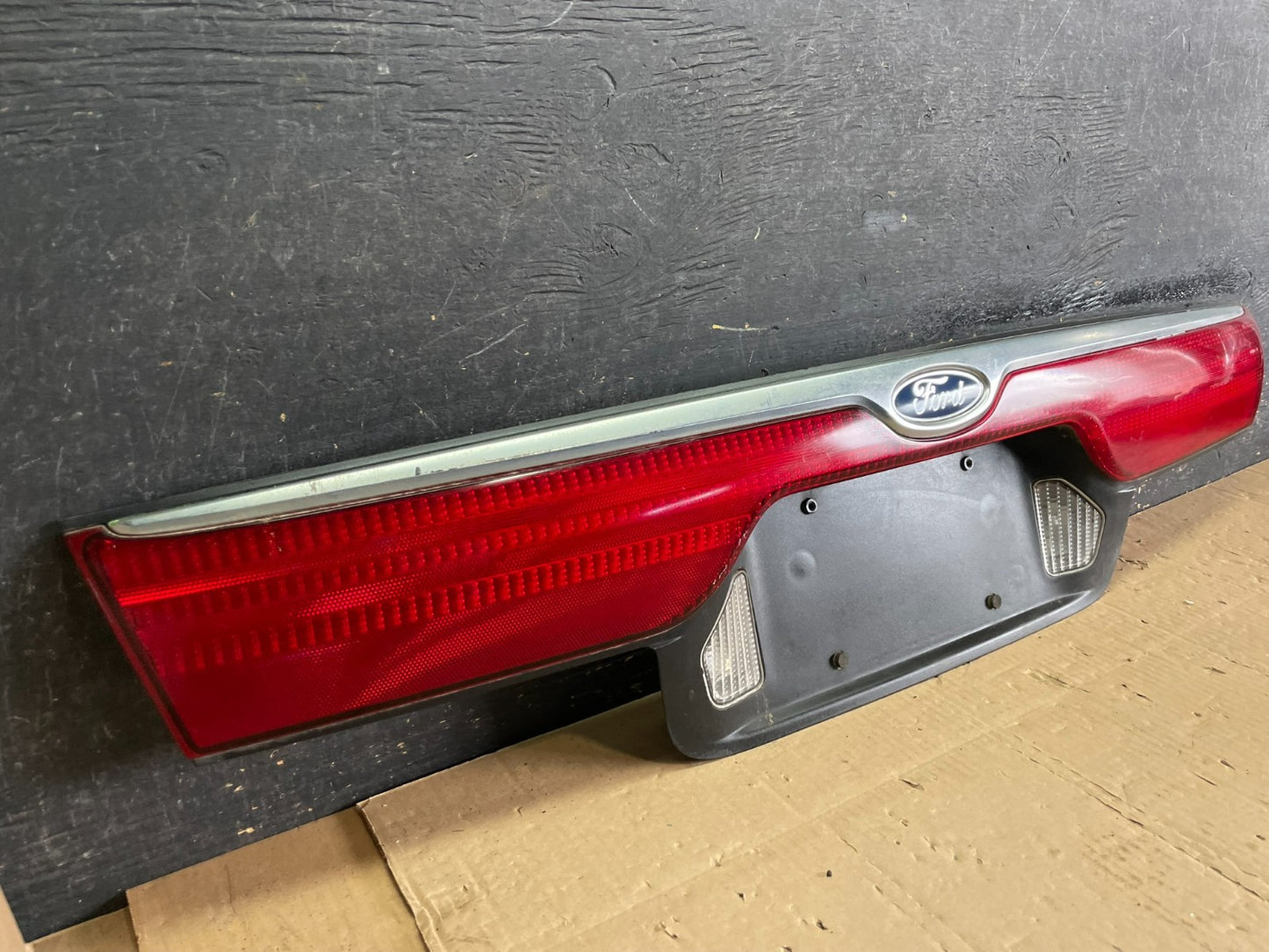 1998 1999 2000 Ford Contour Center Trunk License Plate Tail Light Oem aa8933 DG1