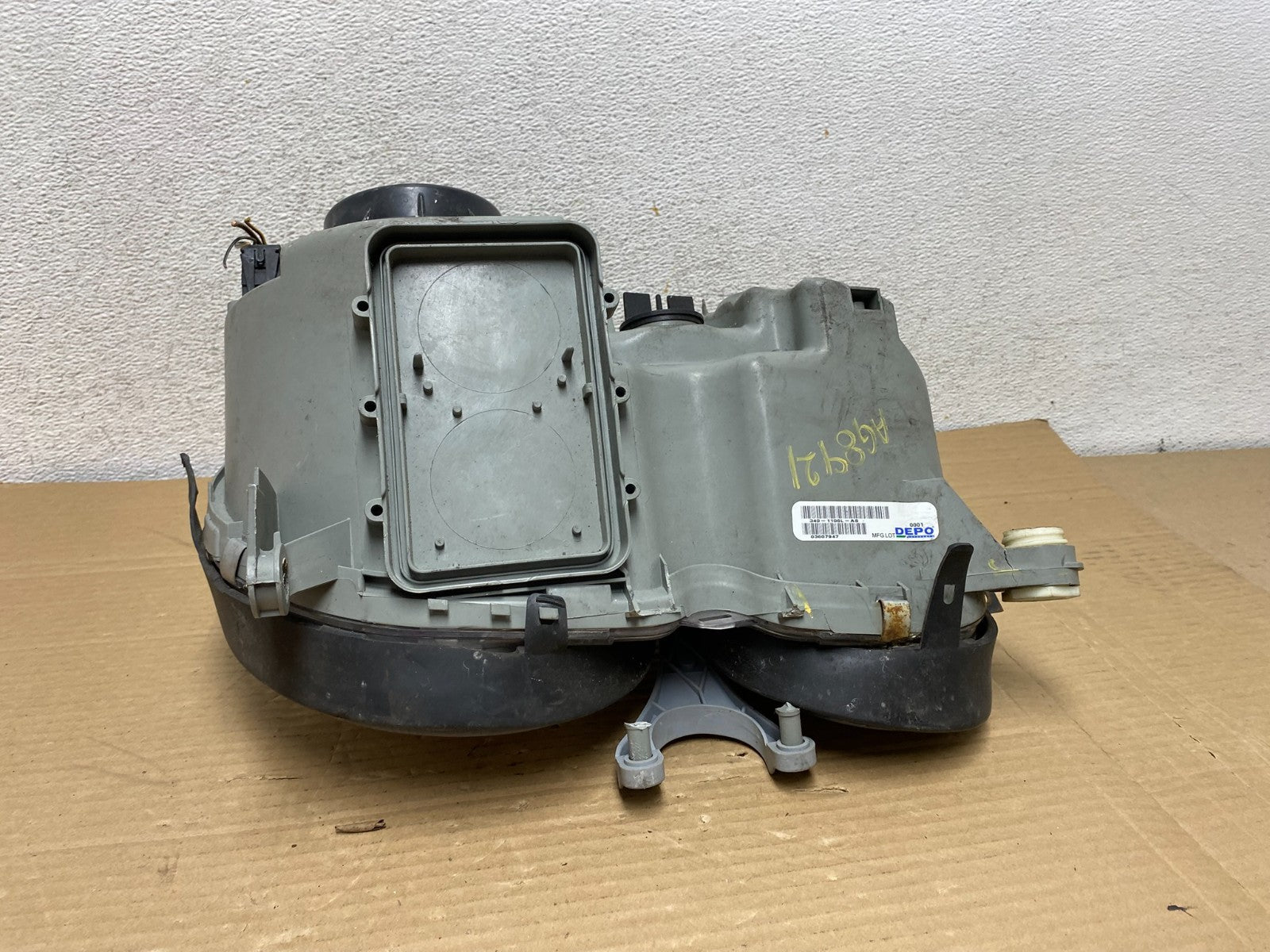 2000-2002 Mercedes E E320 E430 Left Driver LH Halogen Headlight DEPO AG8921 DW10