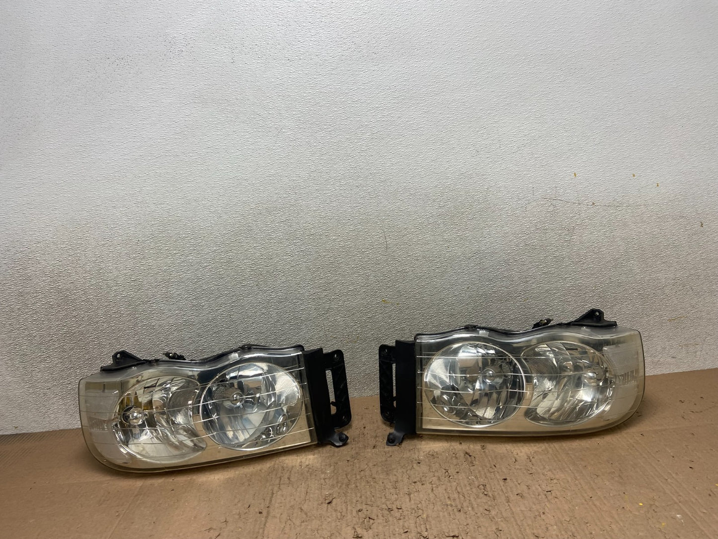 2002 to 2005 Dodge Ram Left+Right Side Halogen Headlights Y5017 DW0