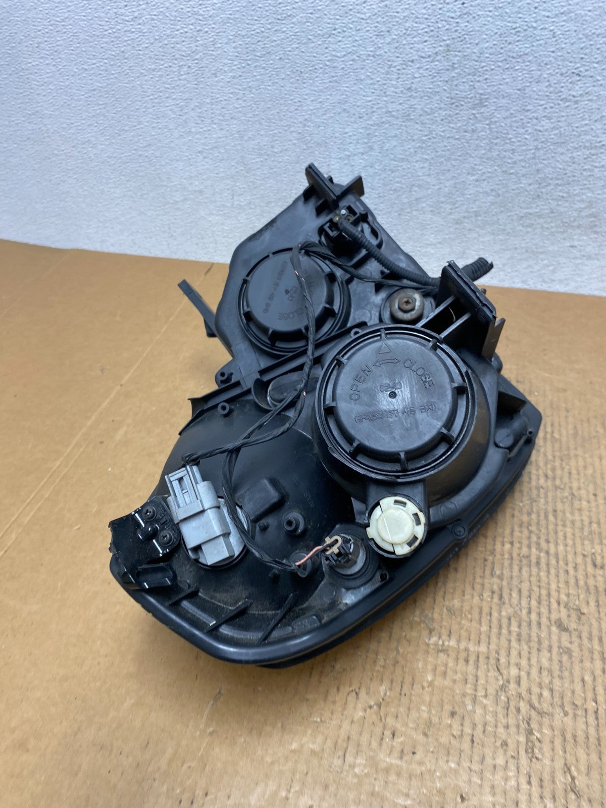 2008-2012 Kia Sedona Left Driver Lh Side Headlight Halogen AE1384 DW10