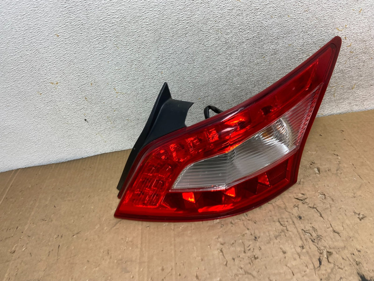 2009 2010 2011 Nissan Maxima Right Passenger RH Side Tail light AI9379 LK2