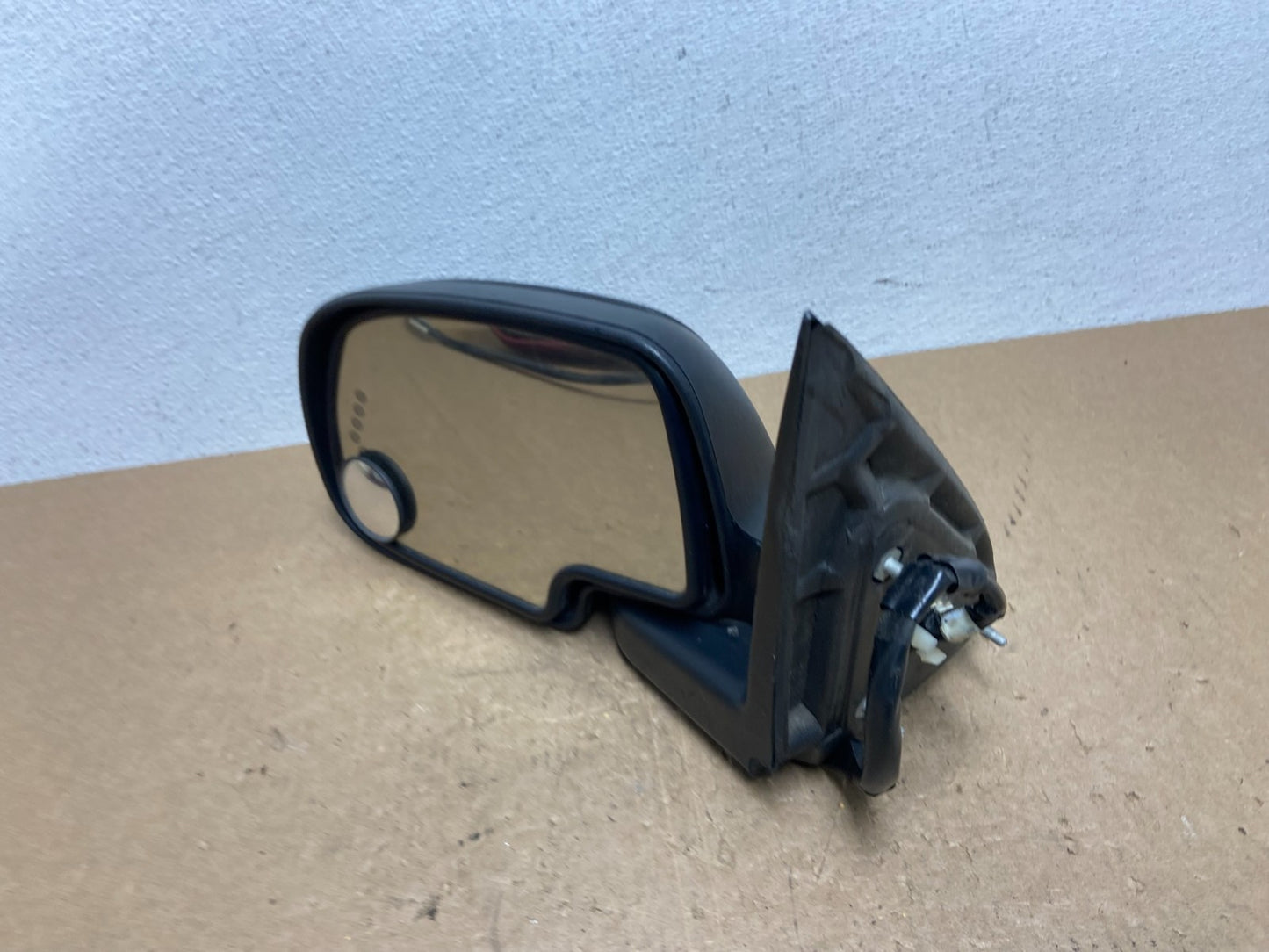 1999 to 2006 GMC Sierra Left Driver LH View Door Mirror Turn Sgn OEM AC1445 DW6