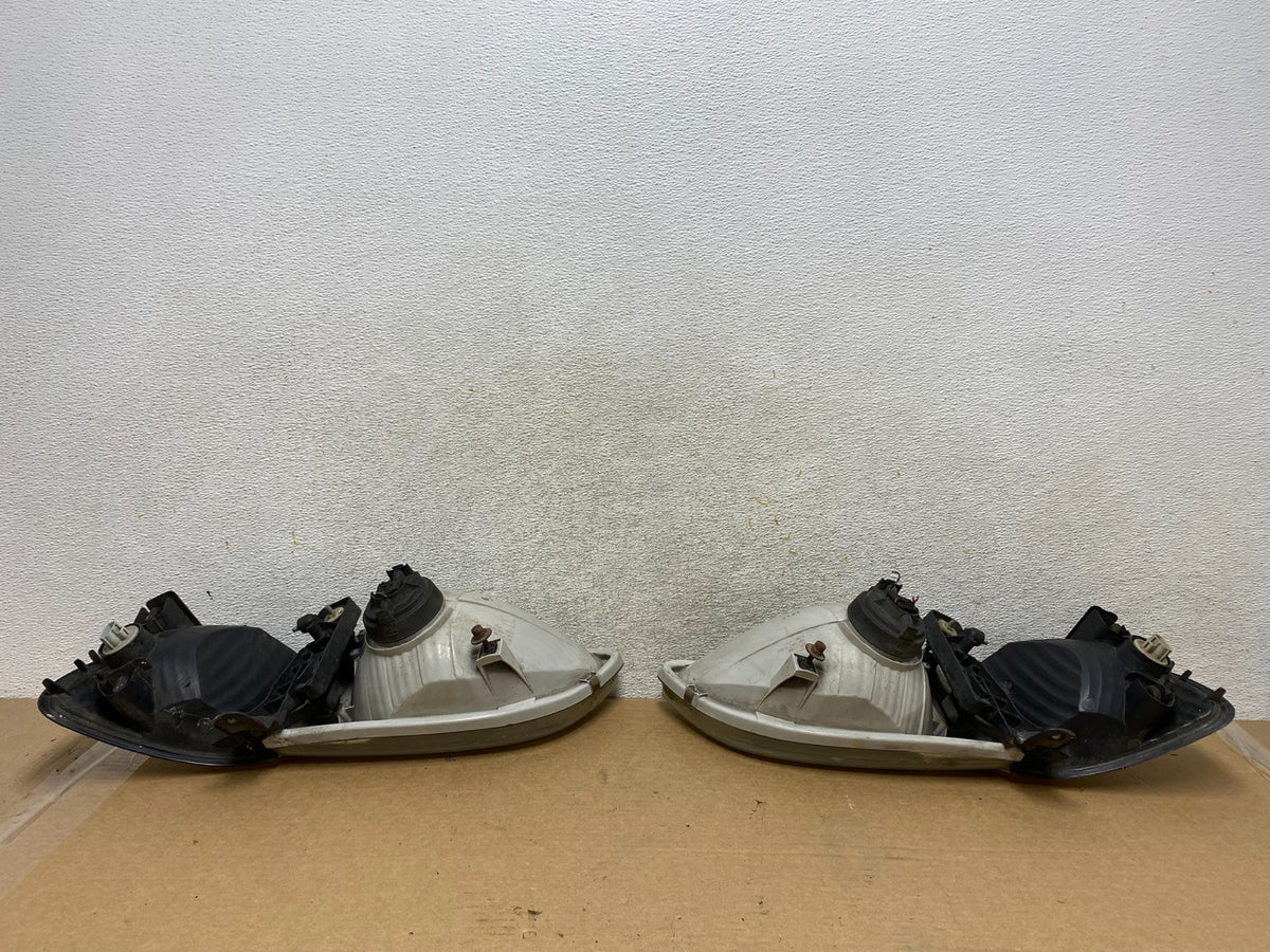 2001 2002 2003 Toyota Sienna Left+Right Side Set Headlights Halogen AH4414 DW7