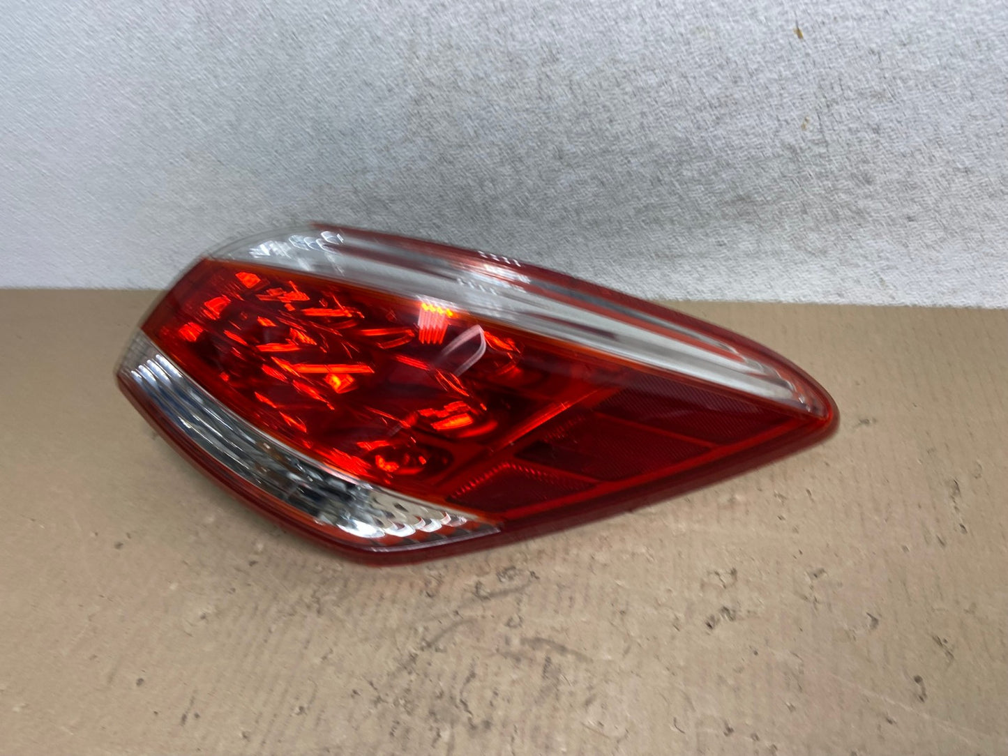 2011 - 2014 Nissan Murano Right Passenger Side RH Tail Light AG5965 LK1
