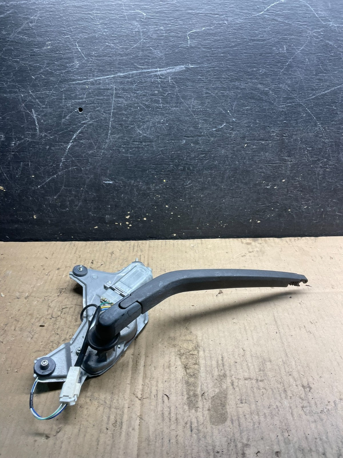 2004 to 2009 Toyota Prius Rear Wiper Windshield Motor W7171 DG4