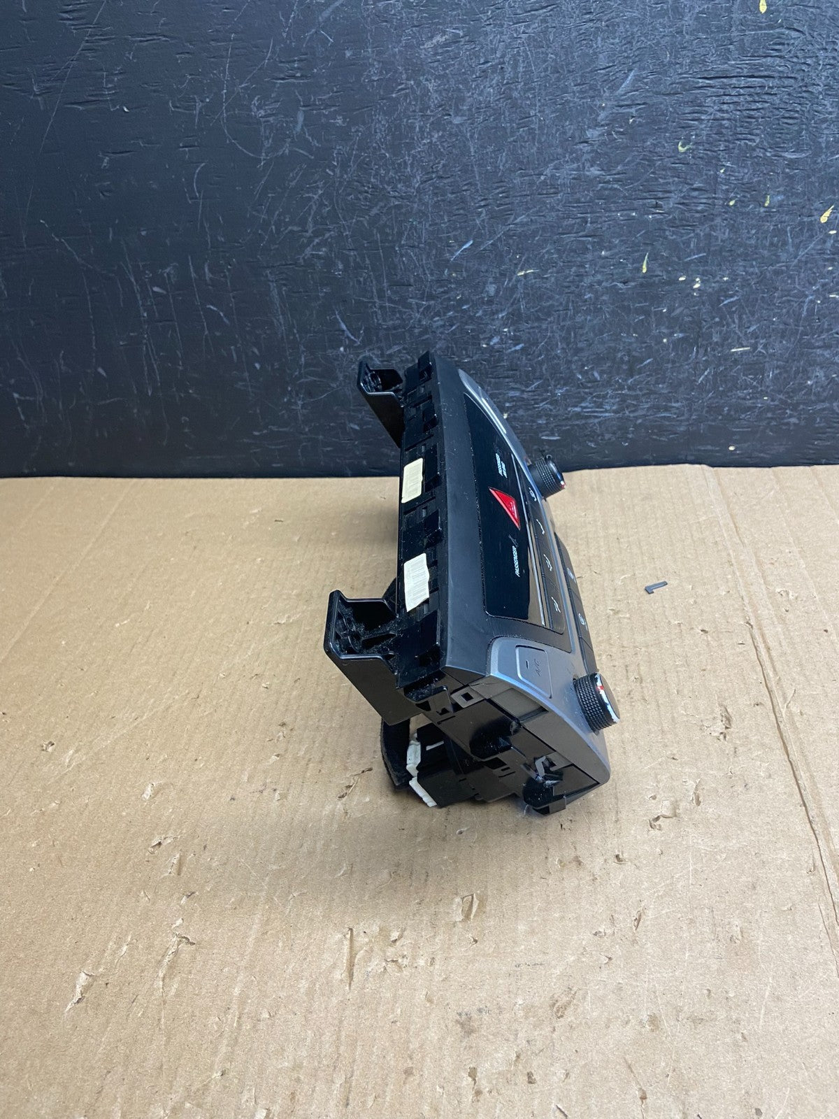 2017 to 2018 Hyundai Elantra Center Heater A/C Climate Control Panel AE3847 DG1