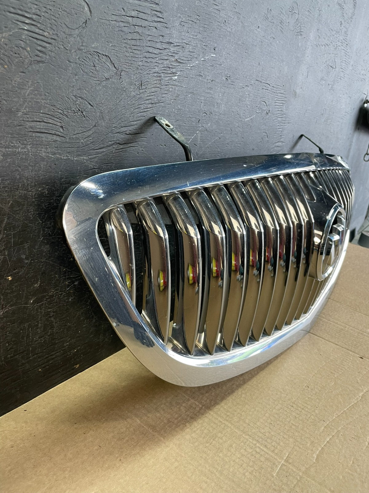 2008 to 2012 Buick Enclave Front Upper Grill Grille af5213 DG2