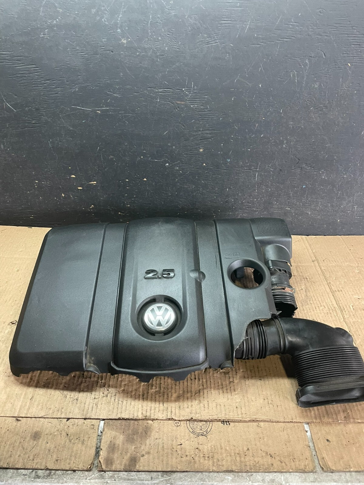 2005 to 2008 Volkswagen Jetta Beetle 2.5L Passat Engine Cover 07k129601G M9118 D0