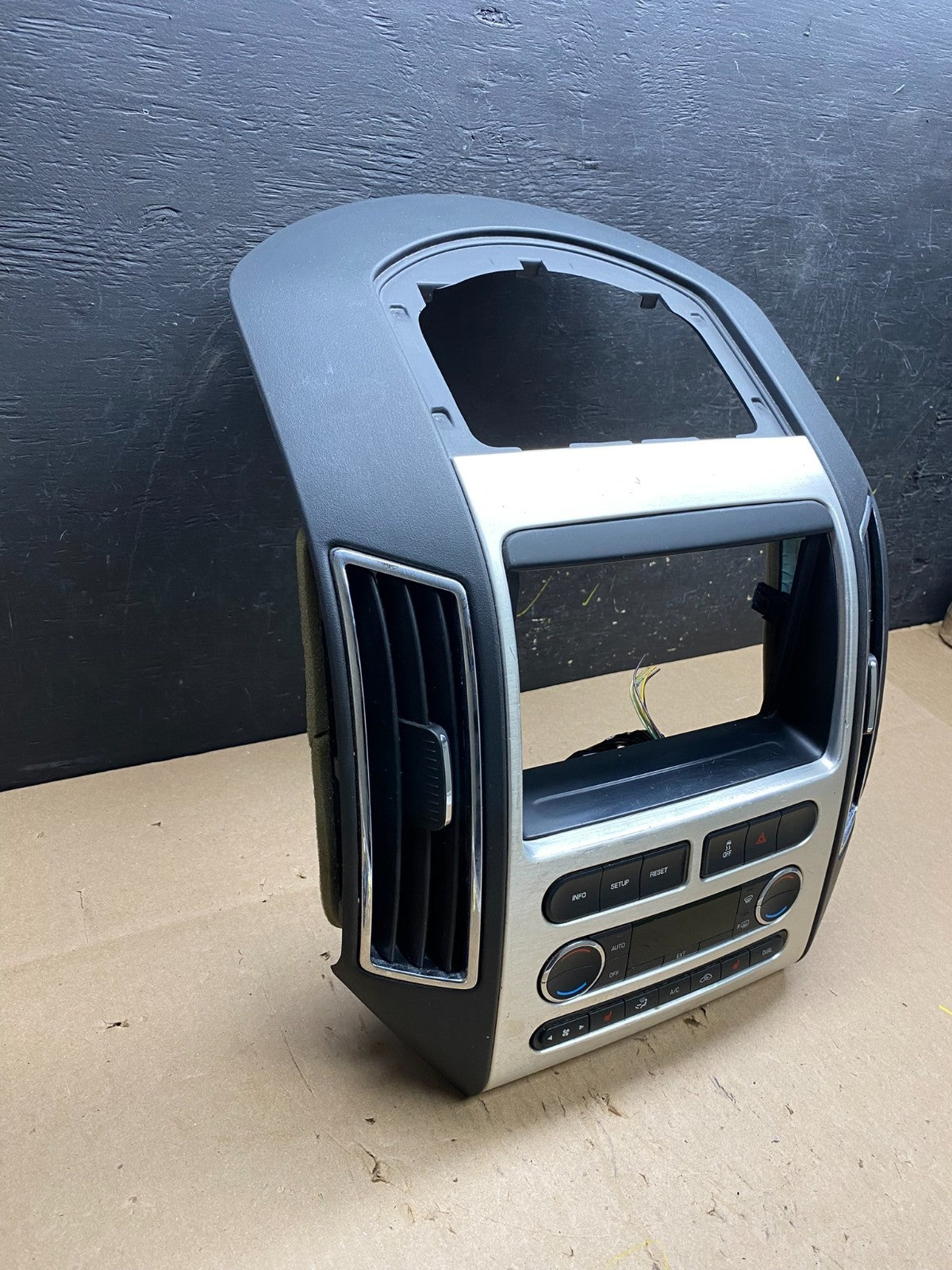 2007 - 2010 Ford Edge Heater Climate Control Radio Control Dash Bezel T4569 DG2