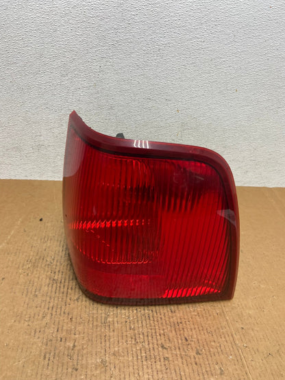 2003 to 2006 Lincoln Navigator Right Passenger Side Tail Light AE0295 LK0