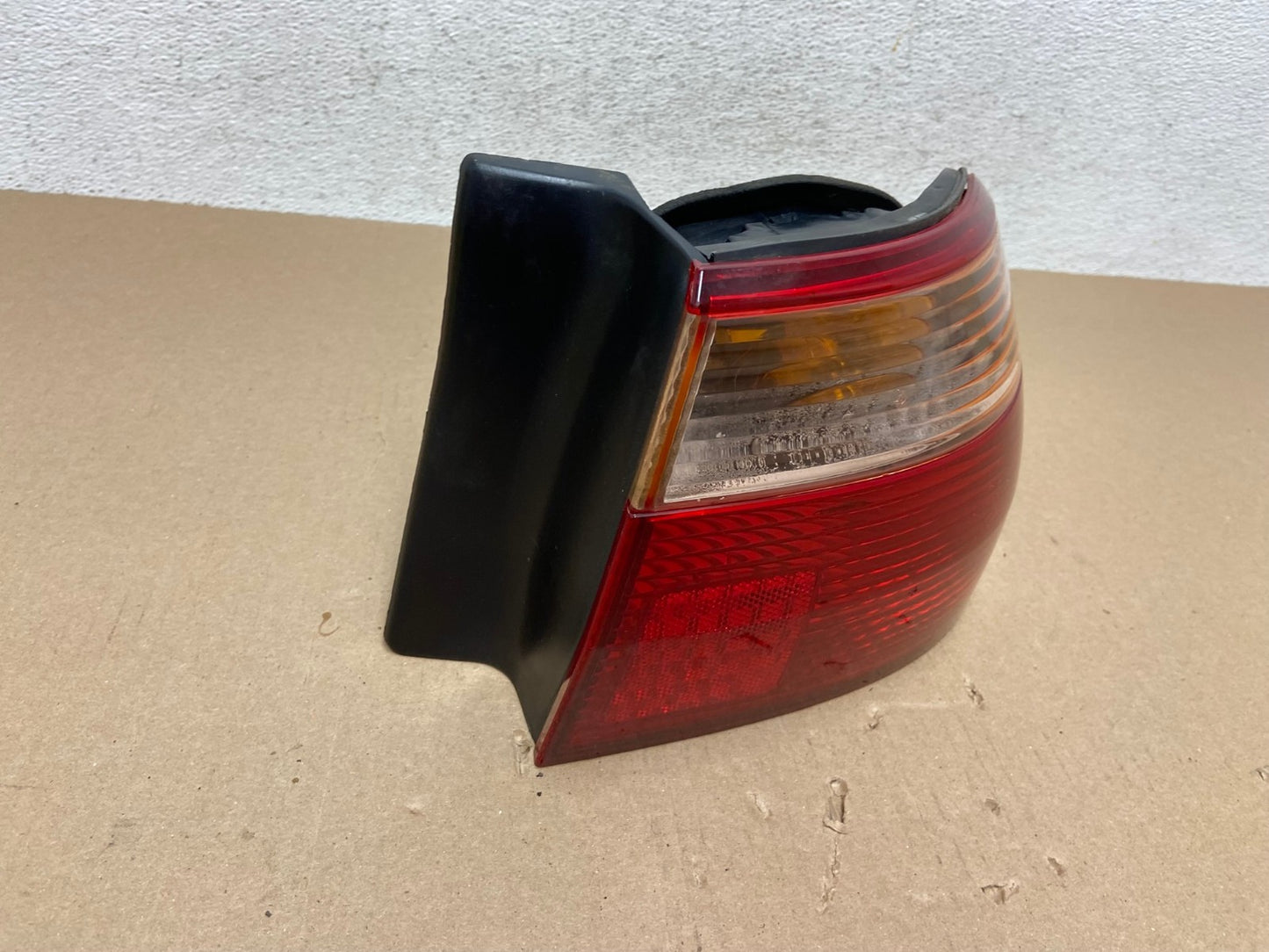1998 to 2000 Honda Accord Sedan 4door Right RH Side Tail Light AE7144 LK2