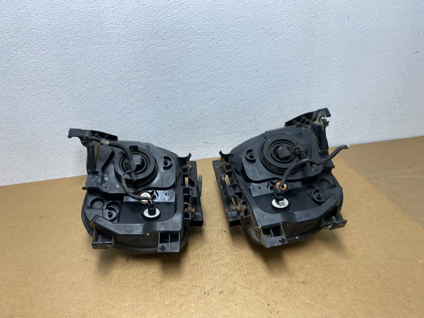 2003 to 2006 Honda Element Left+Right Side Black Headlights AC1794 DW9