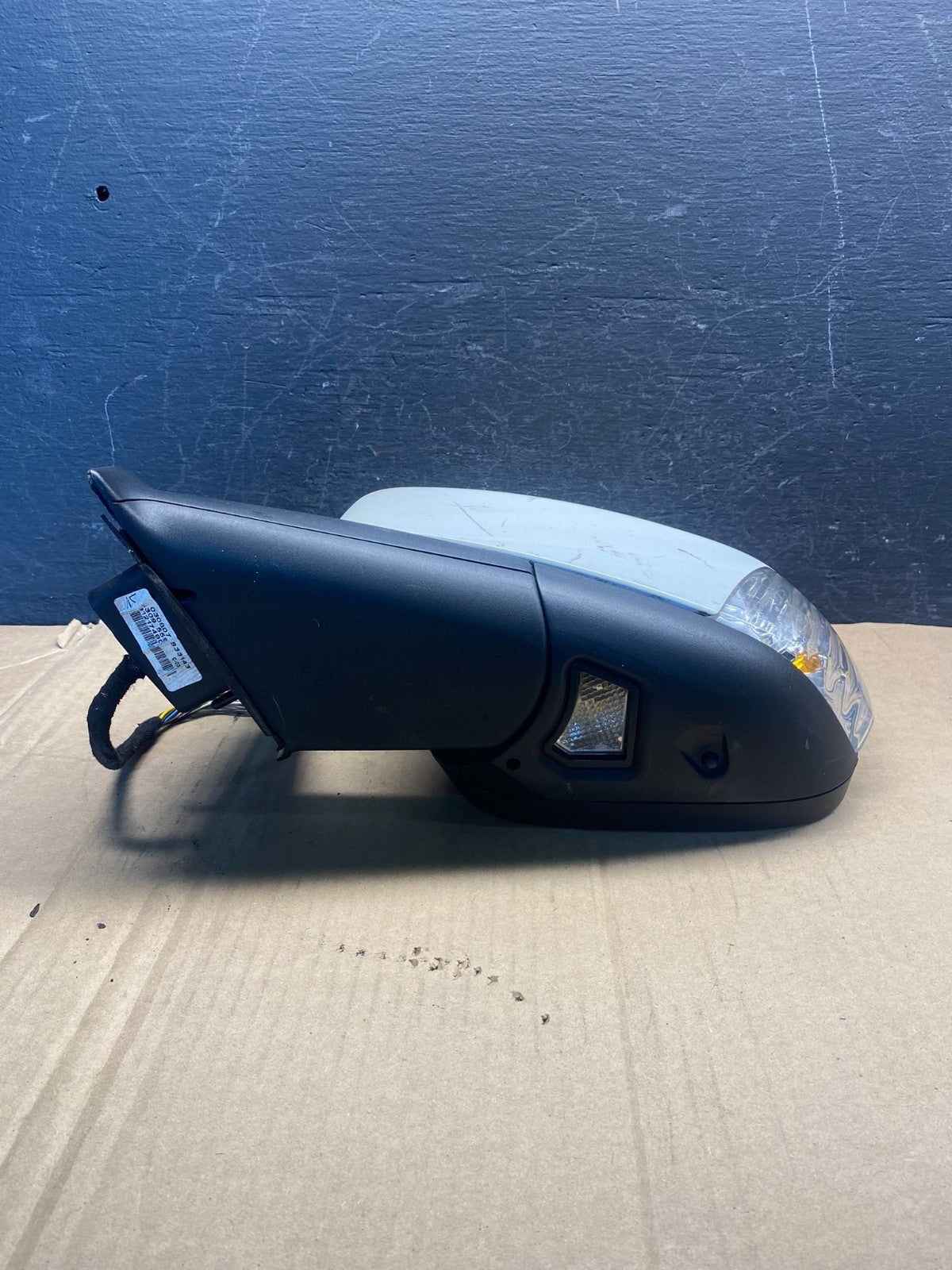 2007 to 2014 Volvo XC90 Left Driver View Door Trn Signal Mirror AE2170 DW3