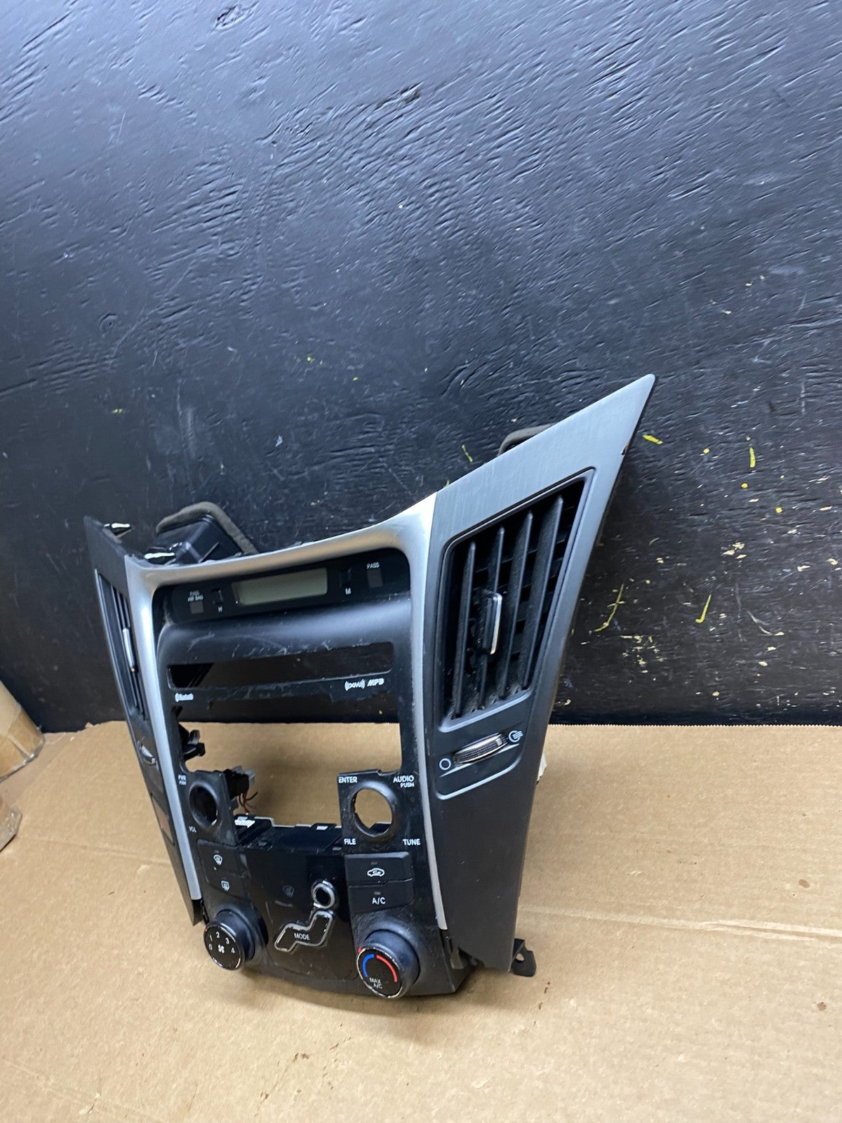 2011 to 2014 Hyundai Sonata Center Radio Climate Control Air Vent Bezel W6472 DG4