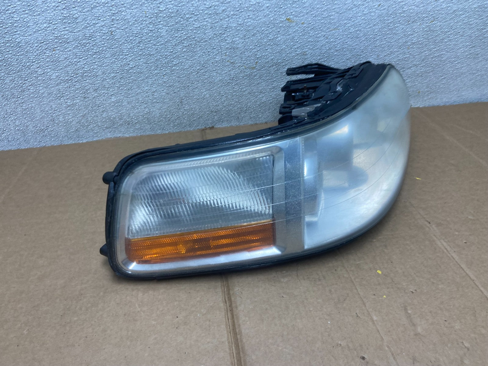 2005 to 2011 Lincoln Town Car Right Passenger Rh Side Headlight OEM AA1129 DW2