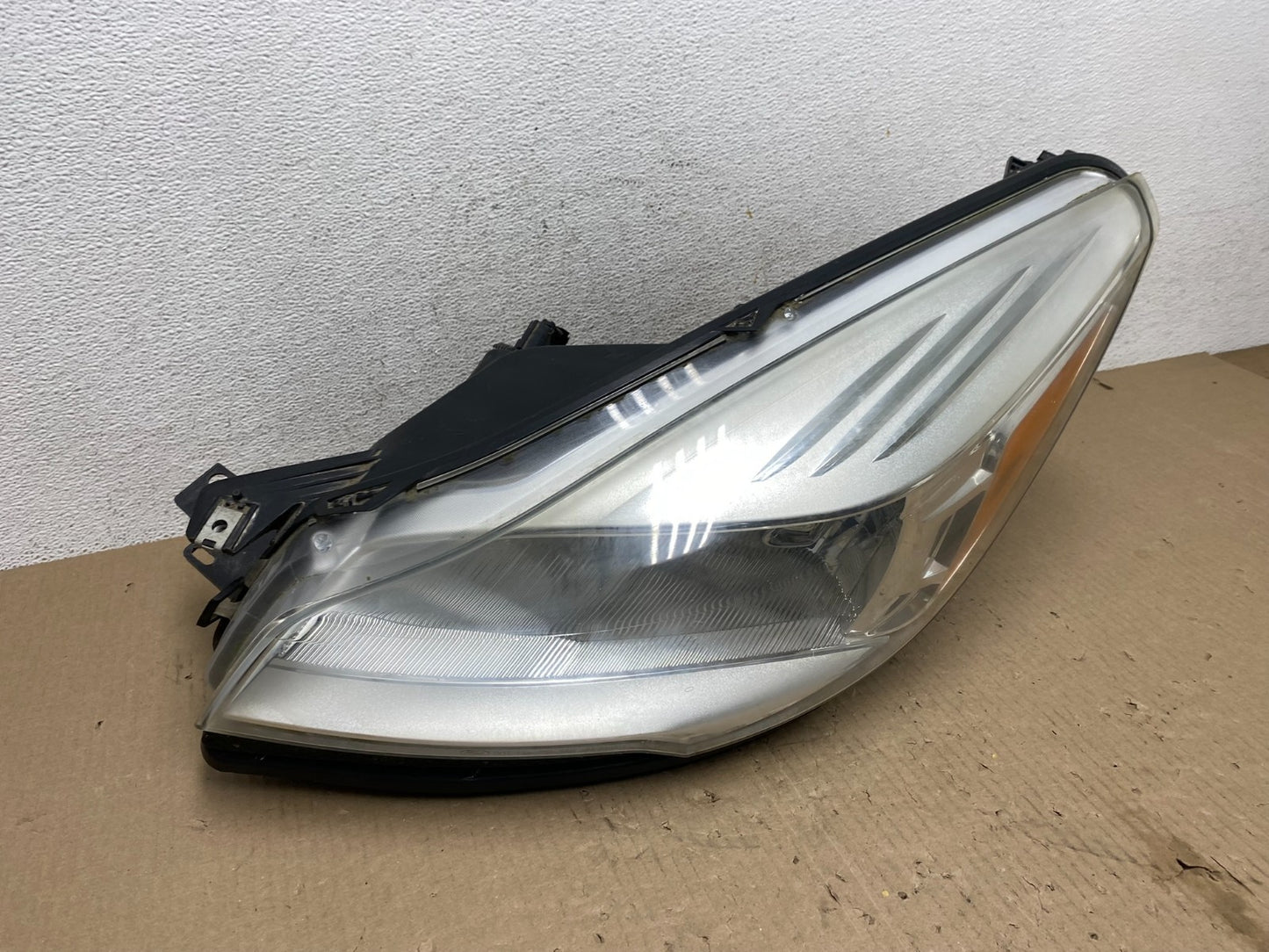 2013 - 2016 Ford Escape Headlight Left Driver Lh Side Halogen AE9691 DW2