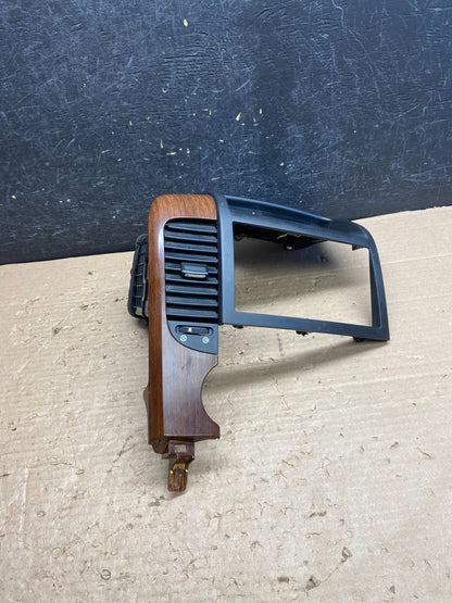 2006-2012 Hyundai Entourage Sedona Center Radio Clock Bezel Air Vent AG8596 DG0