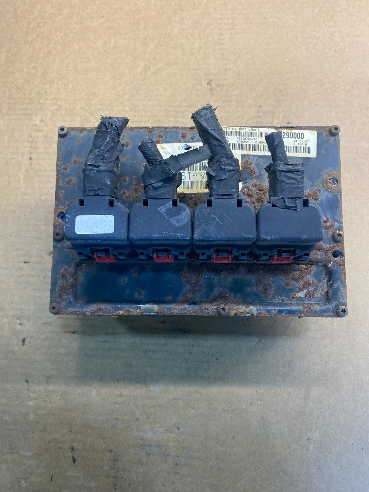 2005 Chrysler  Caravan  3.3L Engine Control Unit ECU P05187657AC AA0915 DG2