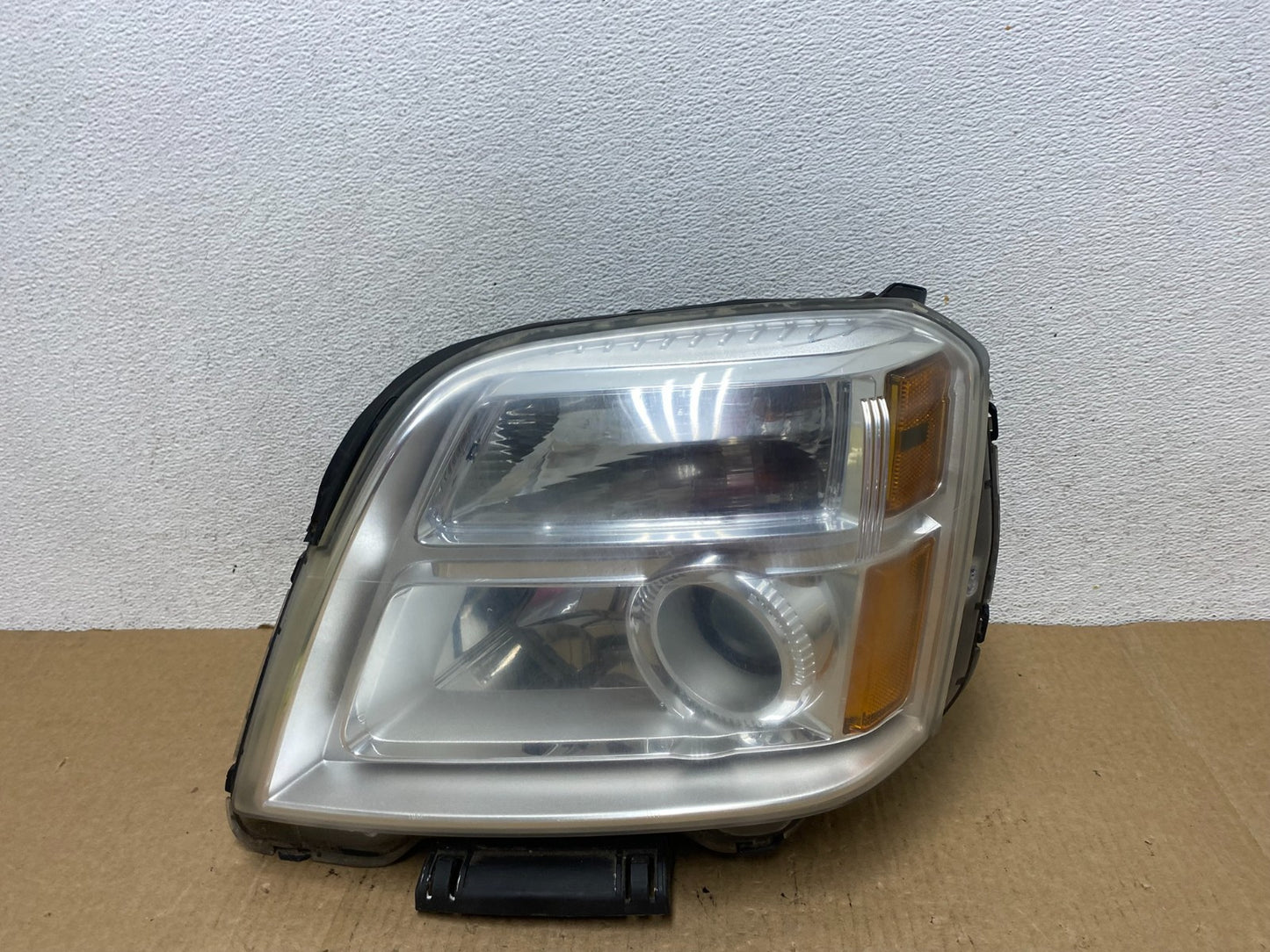 2010 to 2015 GMC Terrain Halogen Left Driver Lh Side Headlight AF9681 DW0