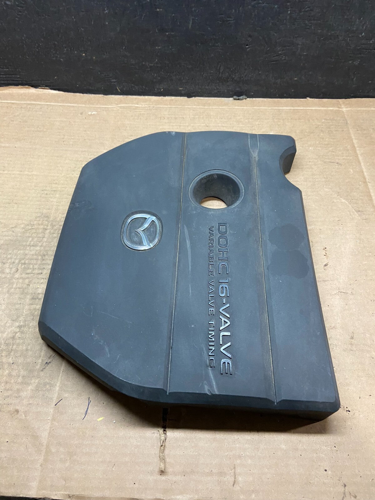 2004 to 2008 Mazda 3 DOHC 16 VALVE Engine Shield Top Cover i3170 Oem DG13