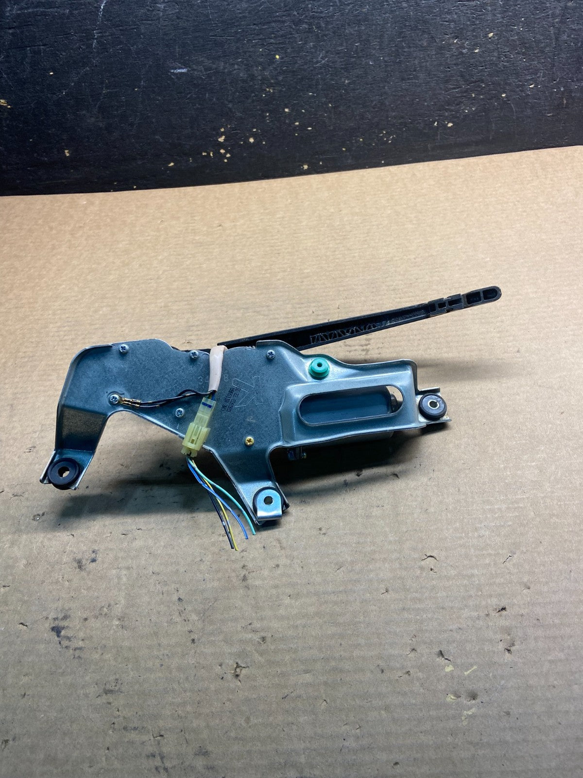 2005 to 2009 Subaru Legacy Outback Rear Windshield Wiper Motor AA06375