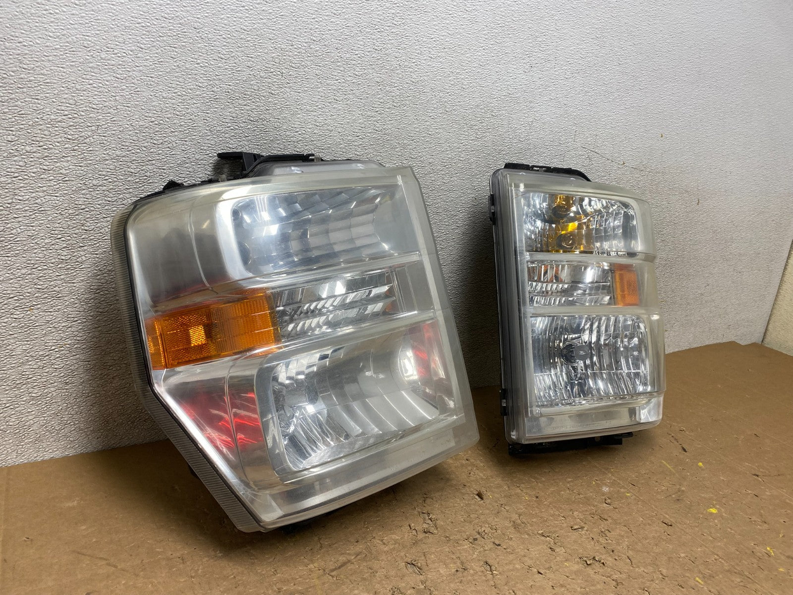 2008-2014 Ford Econoline E150 E250 E350 Left+Right Headlights V8120 DW2