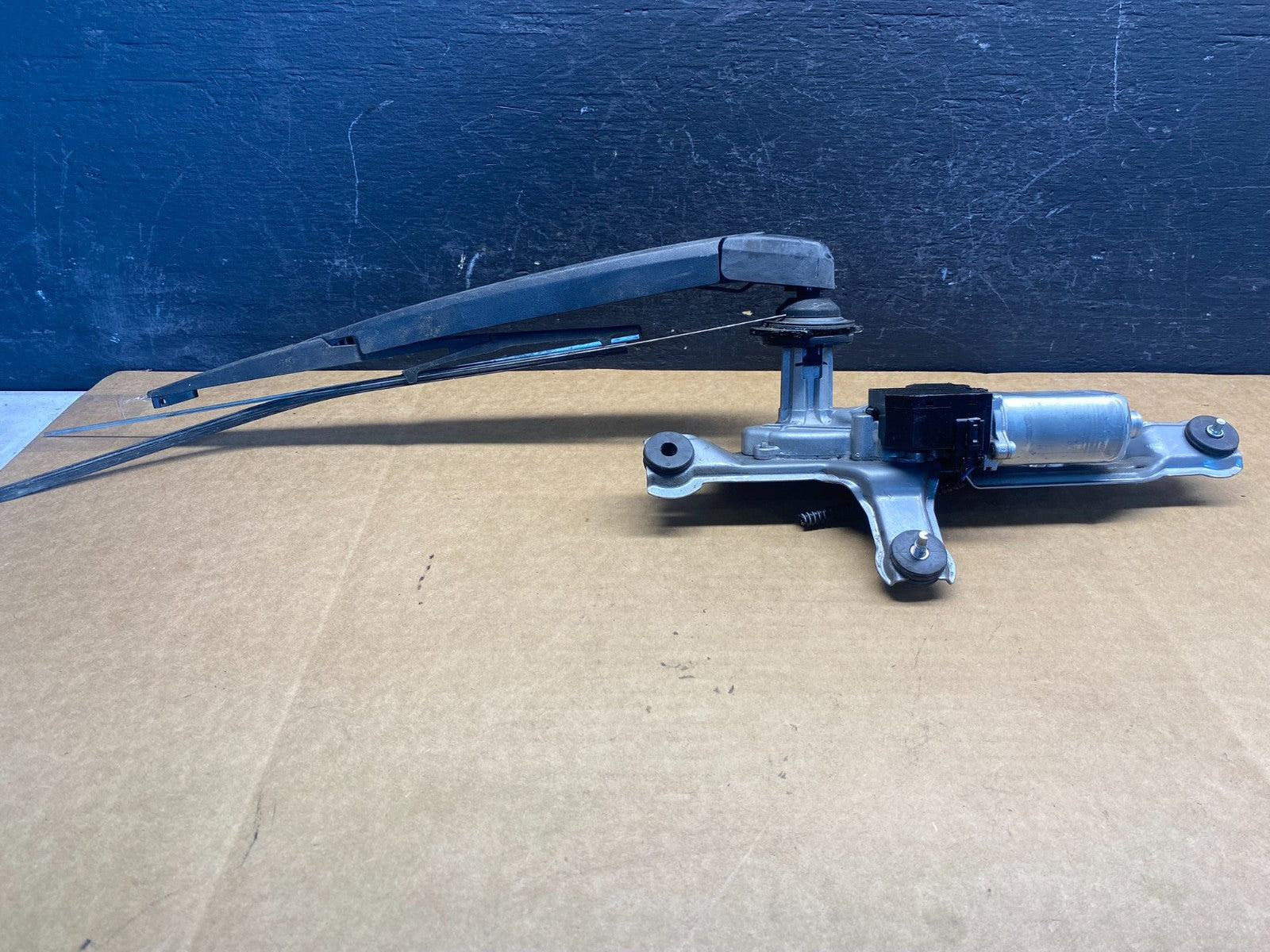 2004 to 2009 Lexus Rx350 RX330 RX400H Rear Liftgate Window Wiper Motor AD7462 DG1