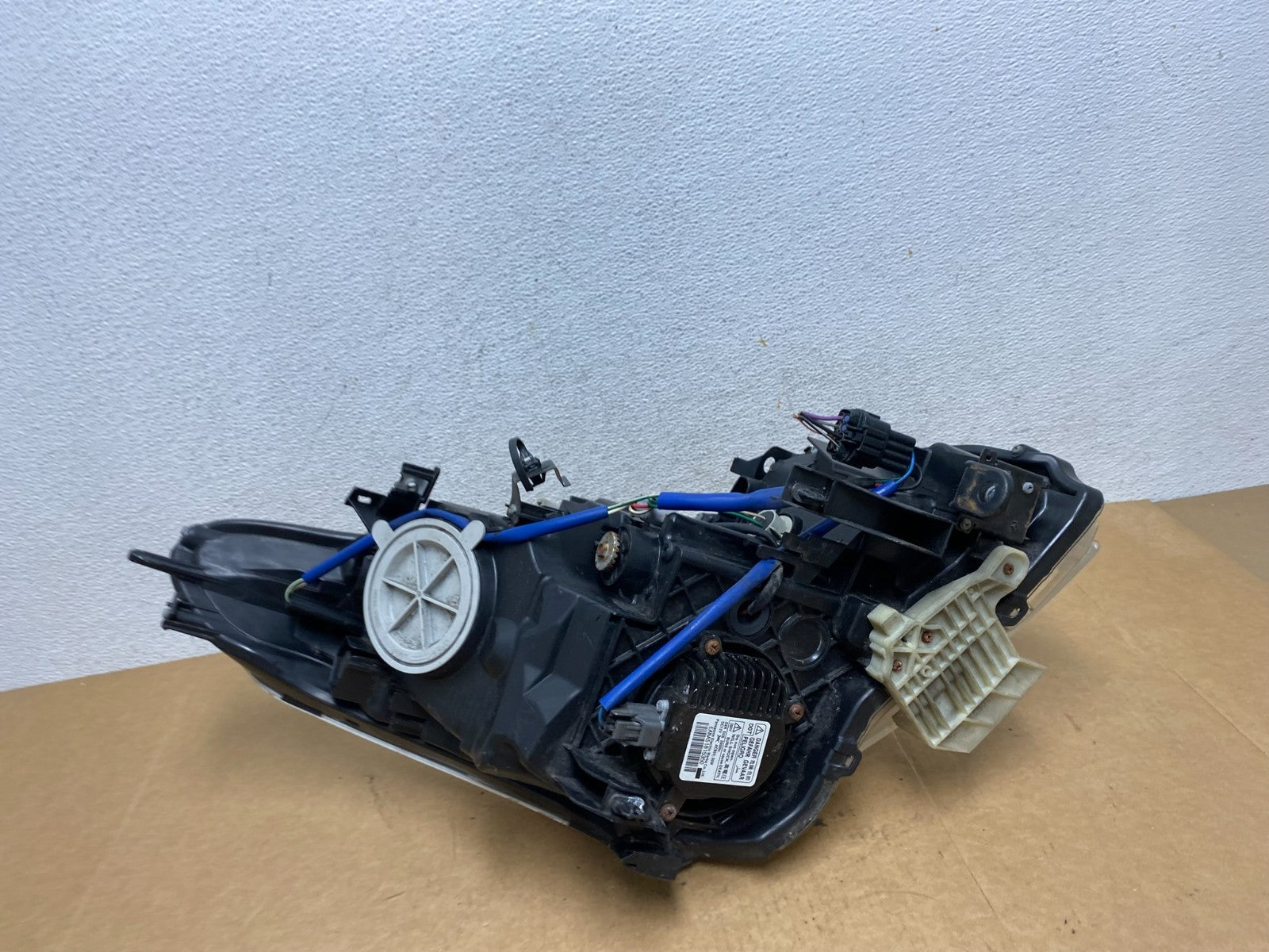 Sedan 4Door 2010 to 2013 Infiniti G37 Left Driver Headlight Xenon AE2943 DW8