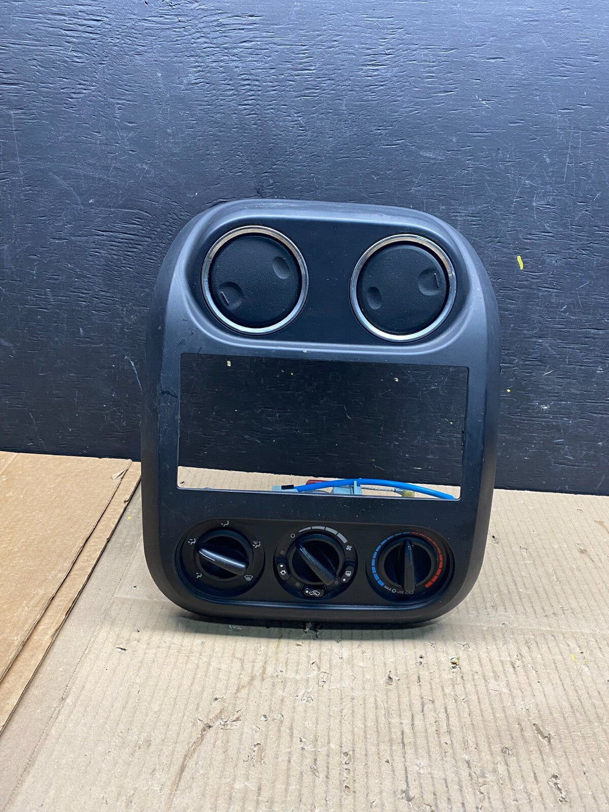 2007 to 2010 Jeep Patriot Dash Climate Temperature Control Radio Bezel OEM L06300