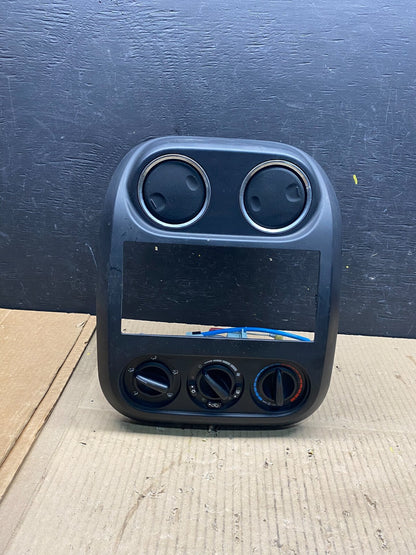 2007 to 2010 Jeep Patriot Dash Climate Temperature Control Radio Bezel OEM L06300