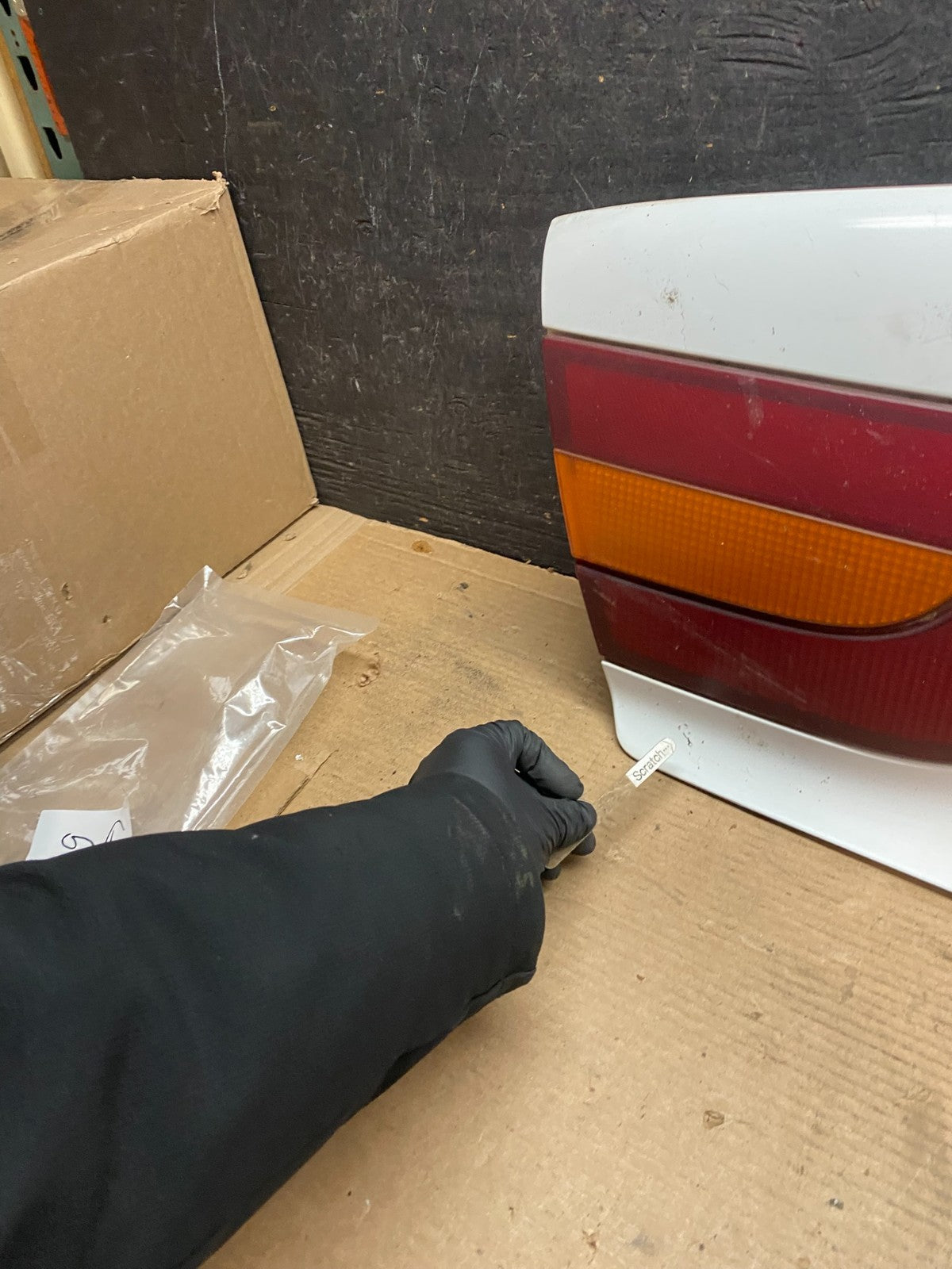 2000-2002 Saturn SL2 Sedan Center Tail Light Lid Trunk Rear Panel  V9596 DG3