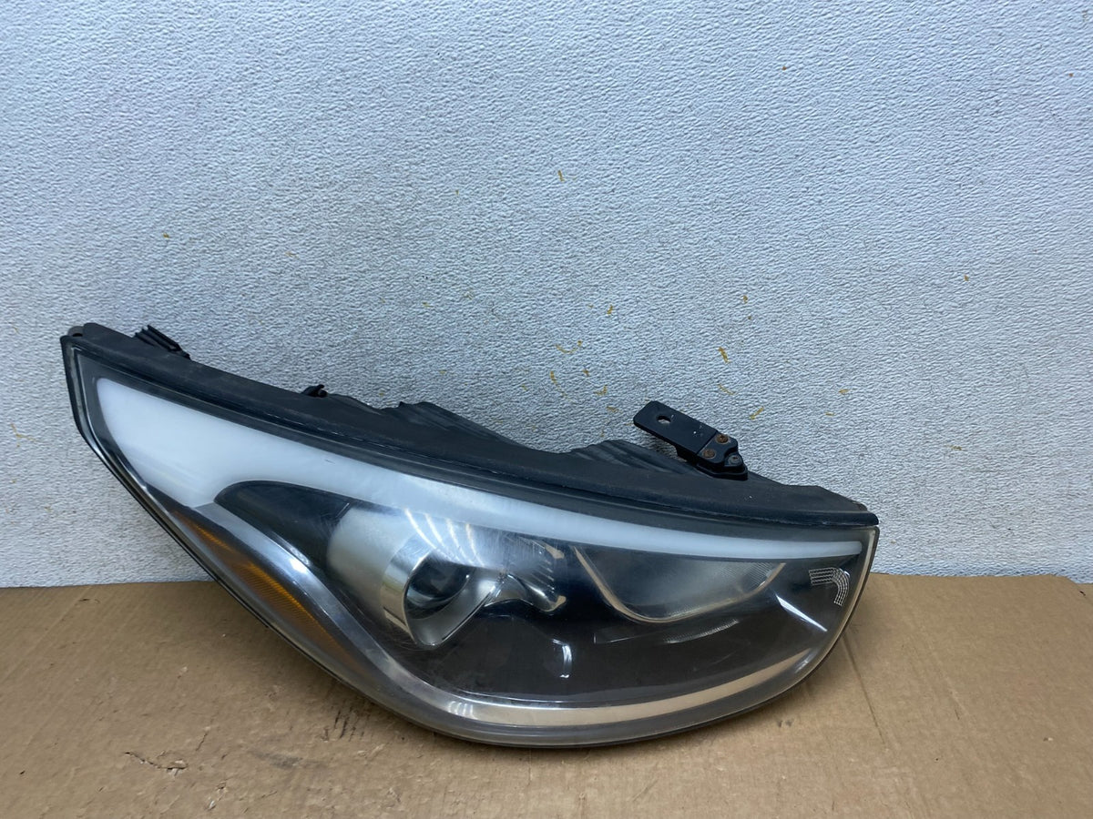 2014 to 2017 Hyundai Tucson Right Passenger RH Side Headlight AI9075 DW0