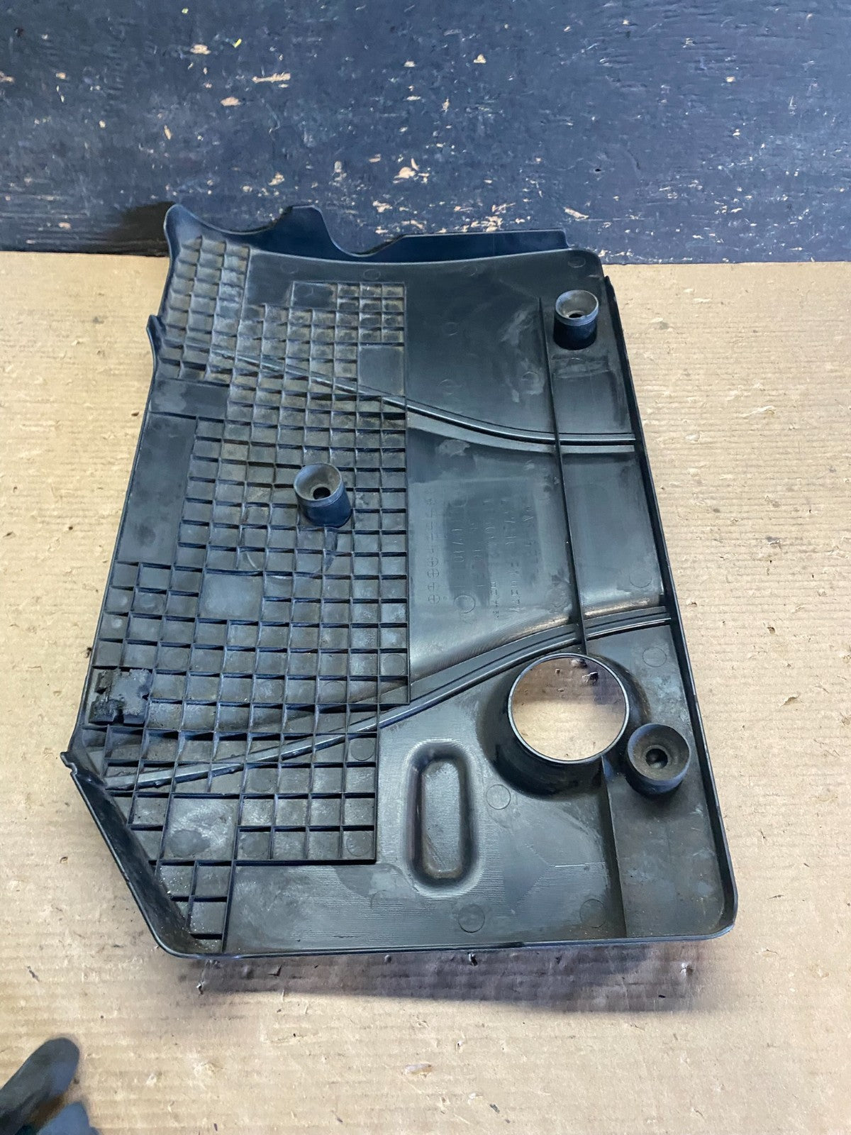2004 to 2006 Mazda 3 DOHC 16 VALVE Engine Shield Top Cover Oem s3407 DG7