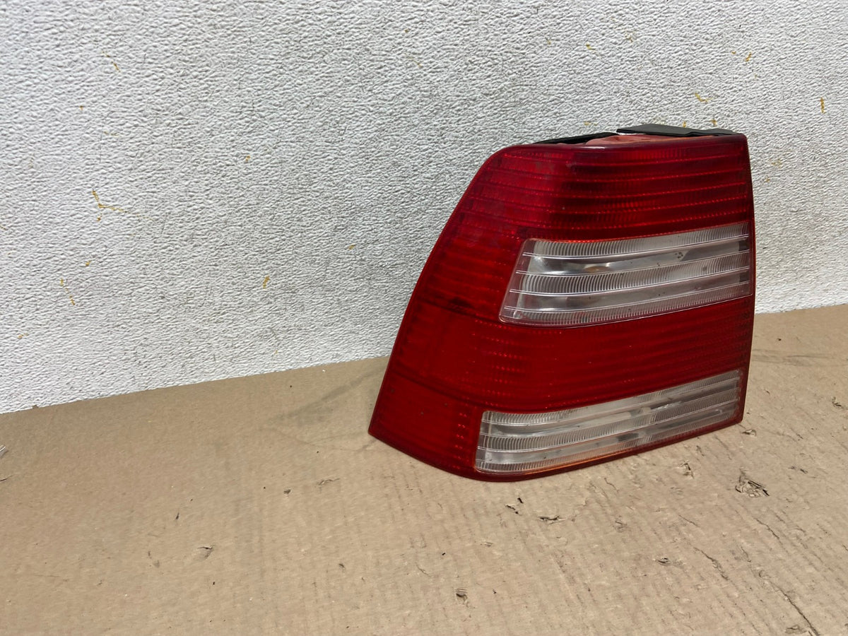 2004 to 2005 Volkswagen Jetta Left Driver LH Side Tail Light AH7669 LK1