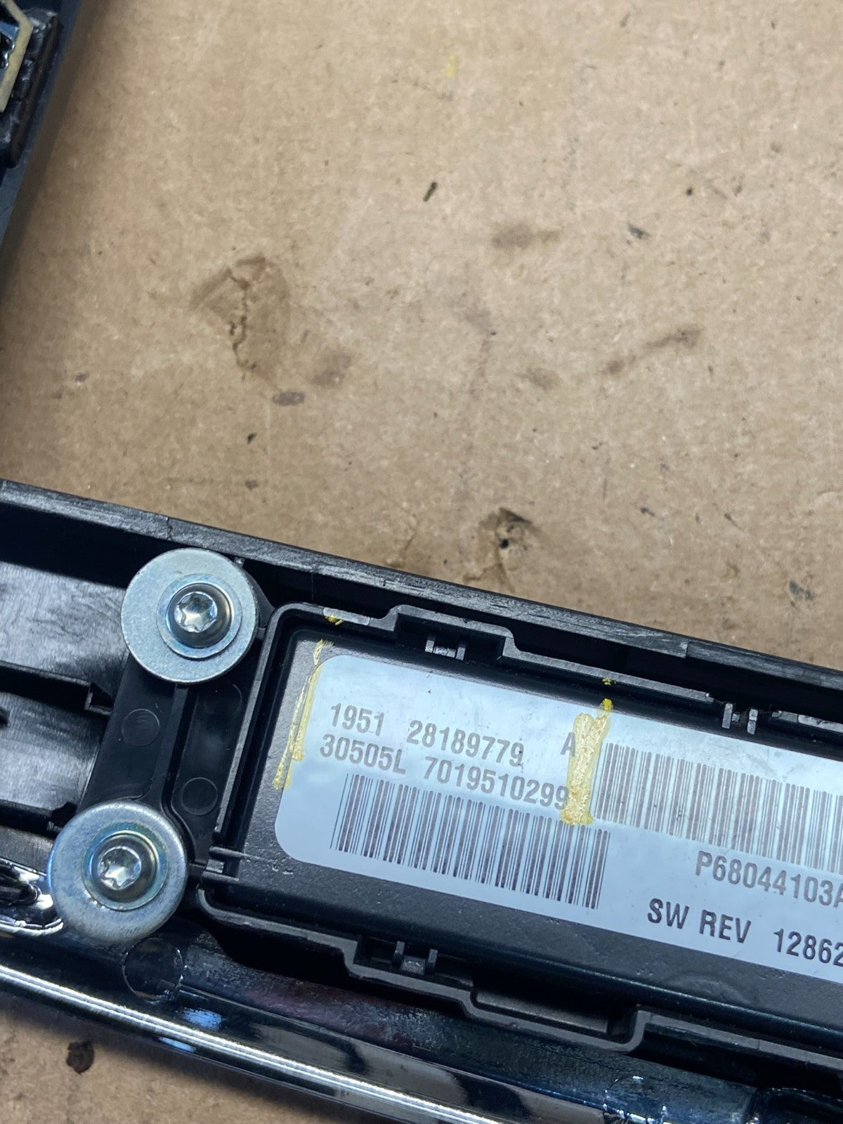 2011-2014 Chrysler 200 Dash Radio Bezel Trim Clock Hazard Bezel Q0878 DG6
