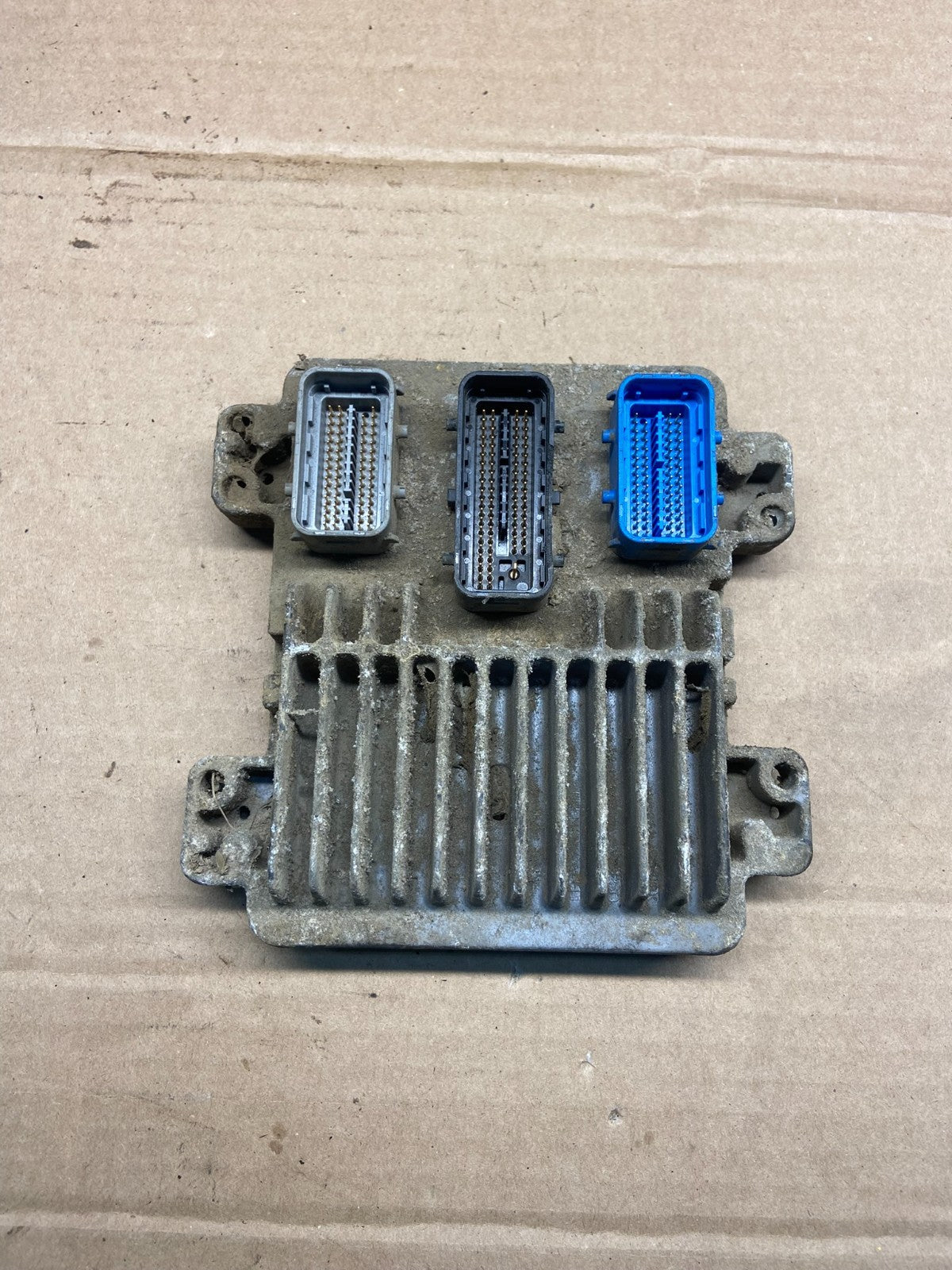2004 GMC Envoy Silverado Engine Computer ECU ECM Module 15246462 AE2481 DG0