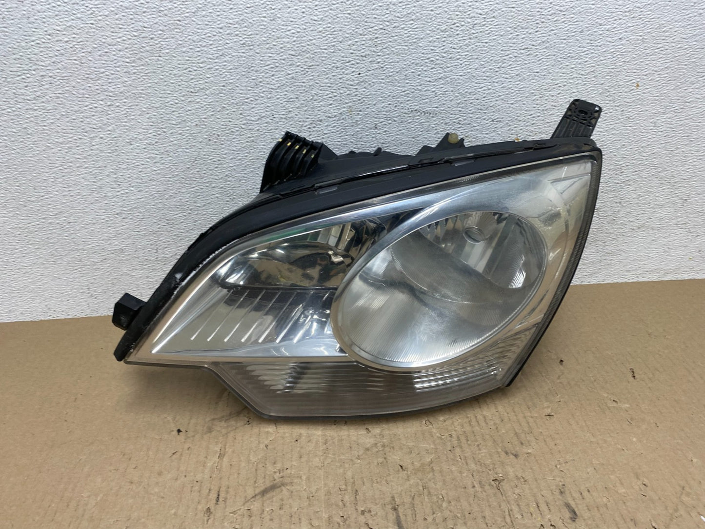 2008 2009 2010 Saturn Vue Headlight Left Driver LH Halogen AE7100 DW0
