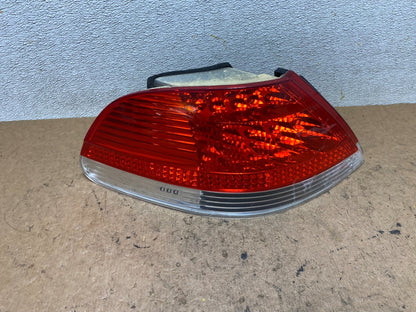 2002 to 2005 BMW 7-Series 745i 760i Left Driver LH Side Tail Light T0539 DW0