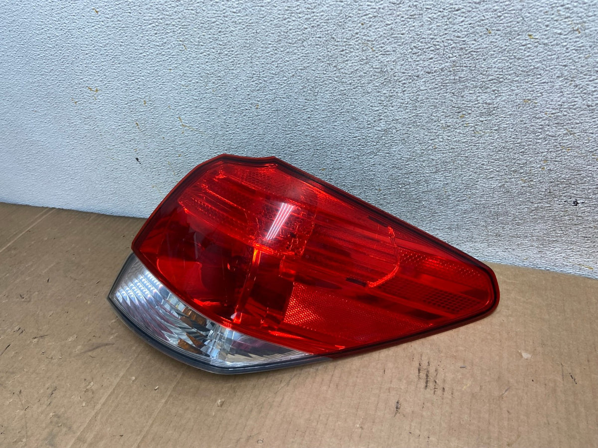 2010-2014 Subaru Outback Wagon Right Passenger Rh Side Tail Light AI8450 LK1