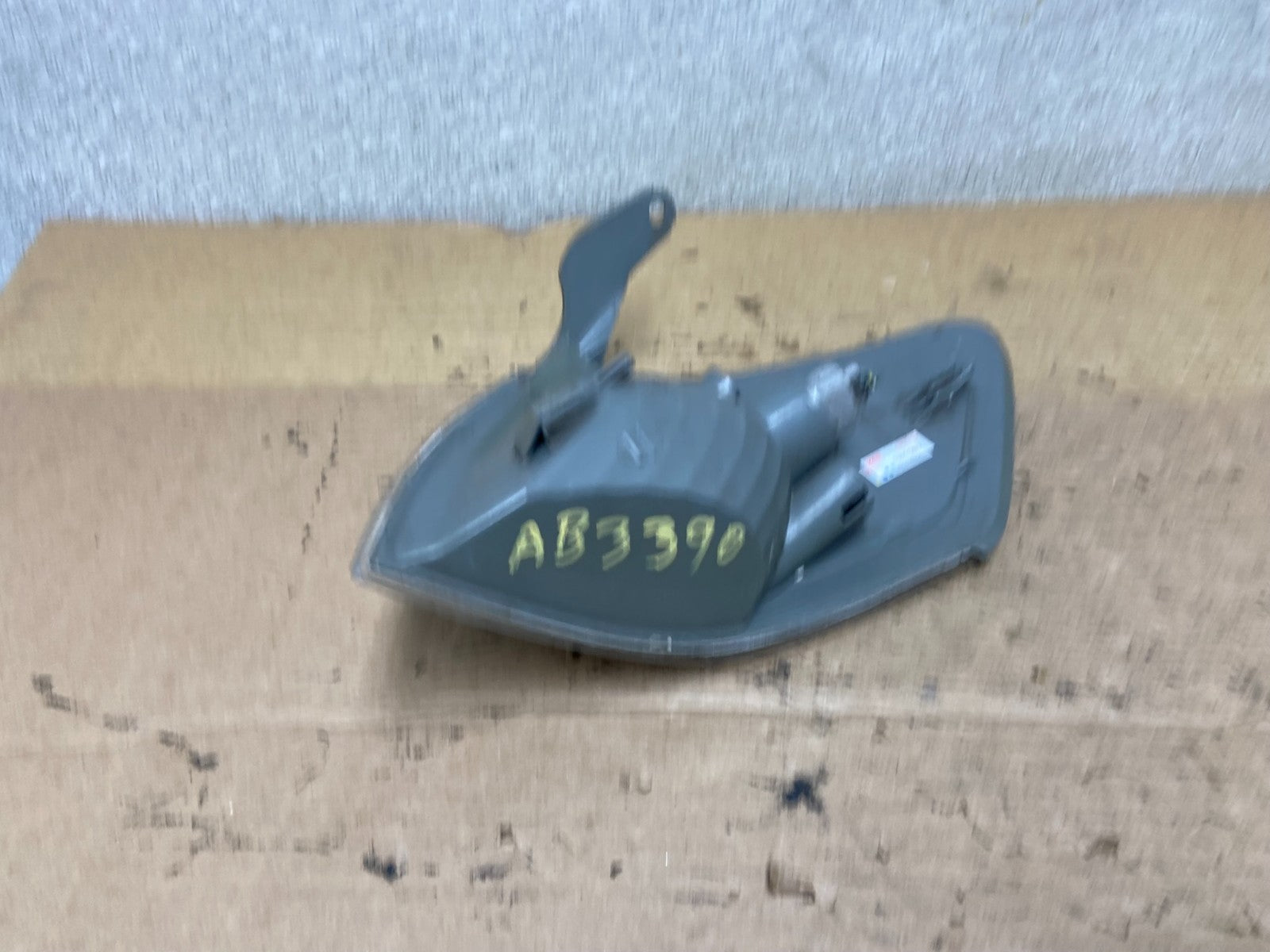 2000 - 2001 Toyota Camry Front Right Passenger RH Turn Signal AB3390 DW5