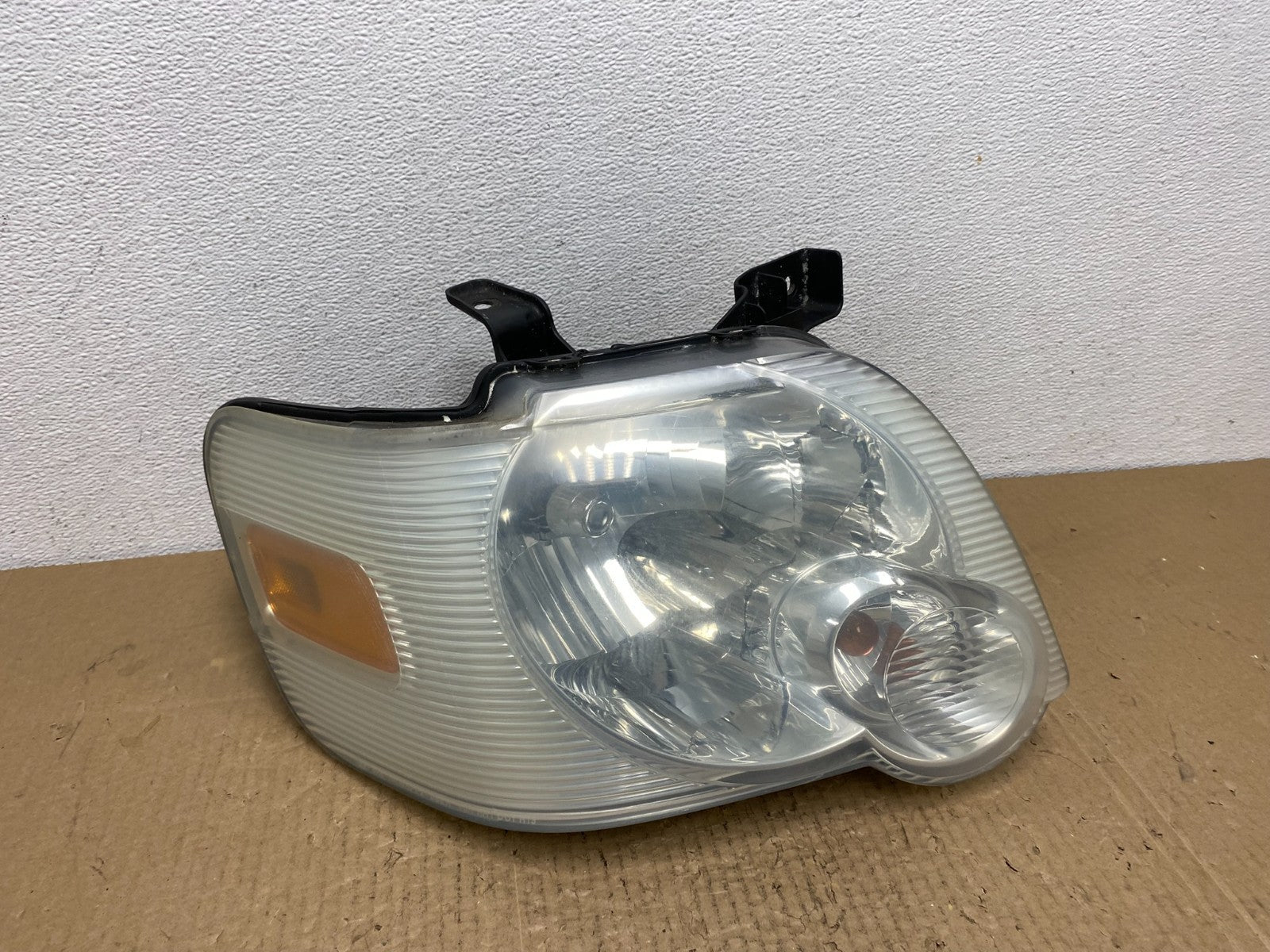 2006 to 2010 Ford Explorer Right Passenger Side Headlight AC3942 DW0