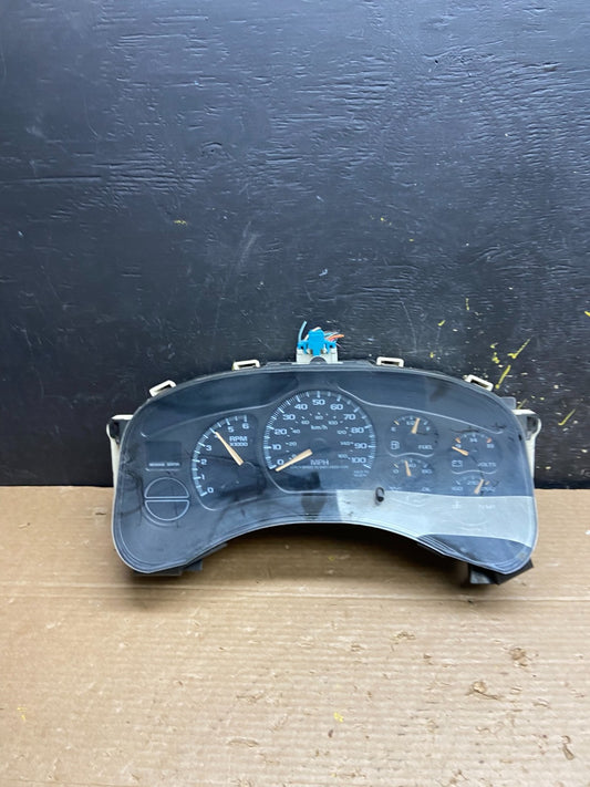 2002 GMC Yukon Speedometer Cluster Gauge Oem W2013 DG0