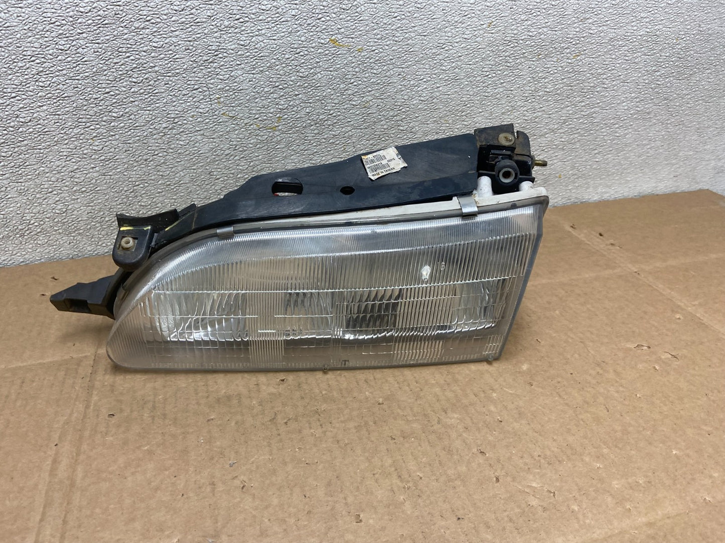 1993 to 1997 Toyota Corolla Left Driver LH Side Headlight Y8477 DW0
