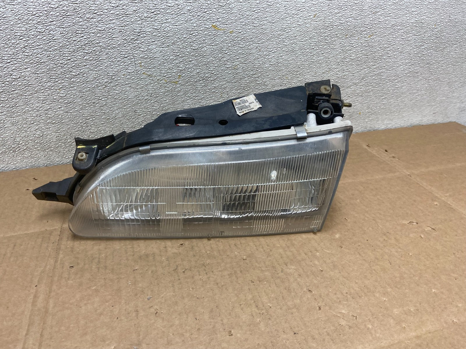 1993 to 1997 Toyota Corolla Left Driver LH Side Headlight Y8477 DW0