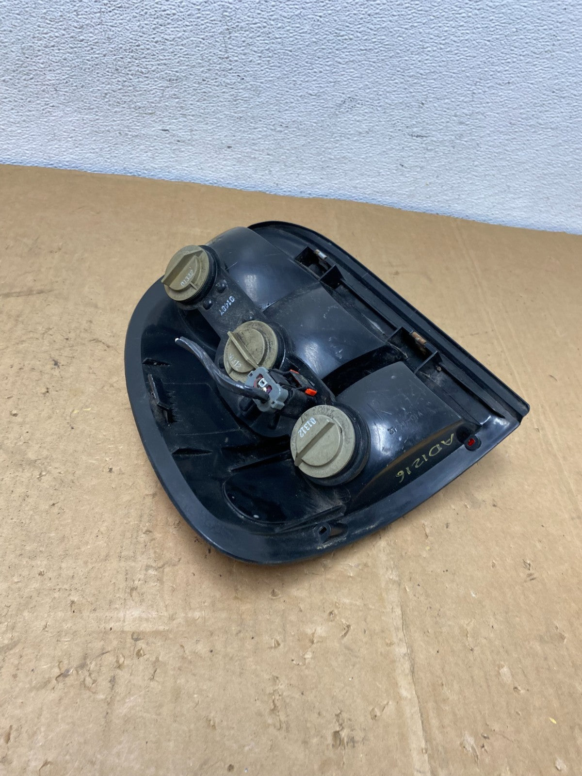 1998 to 2003 Dodge Durango Tail Light Right Passenger RH Side AD1018 LK6
