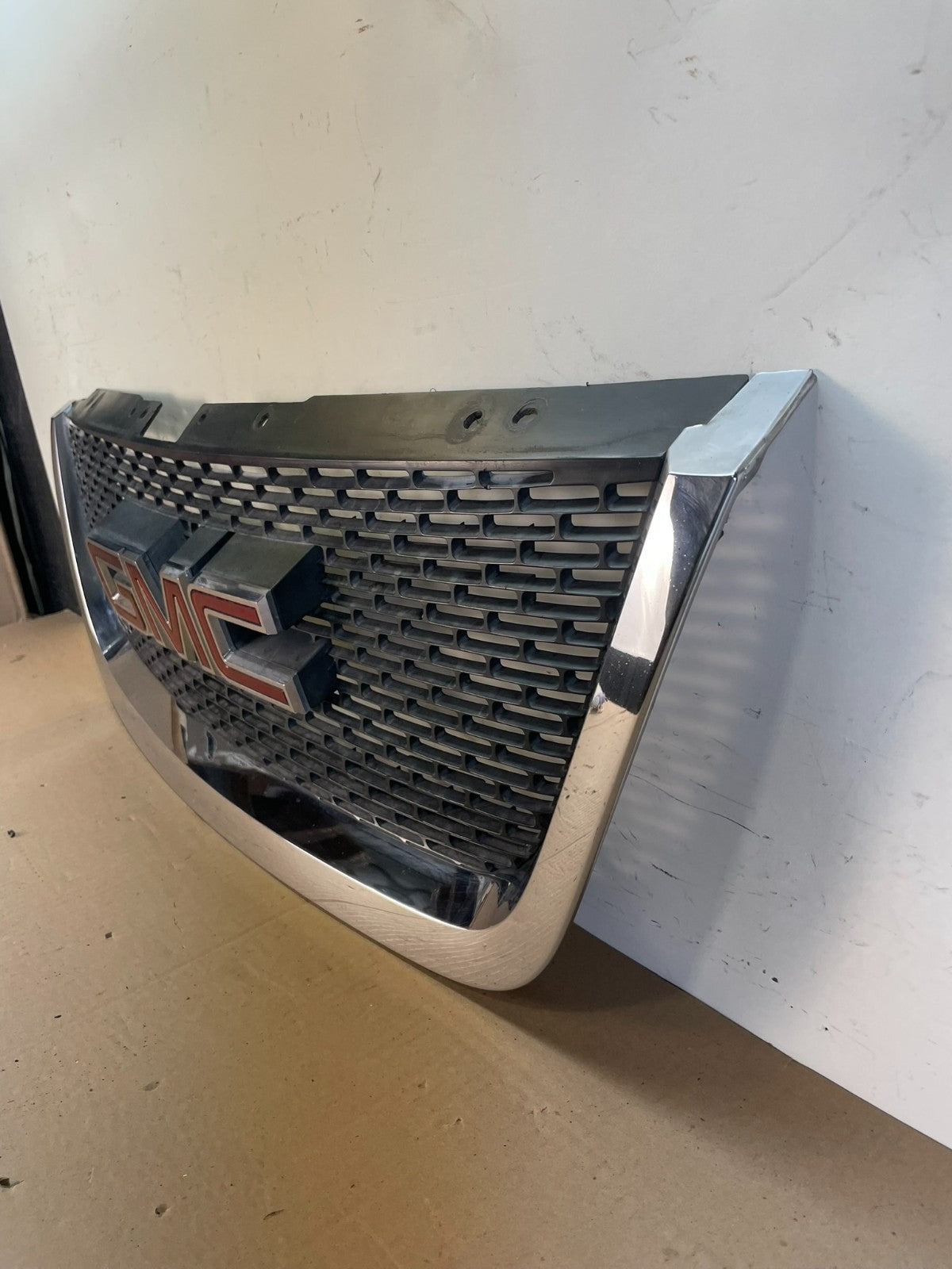 2007 to 2012 GMC Acadia Front Upper Grill Grille AG7700 DG1
