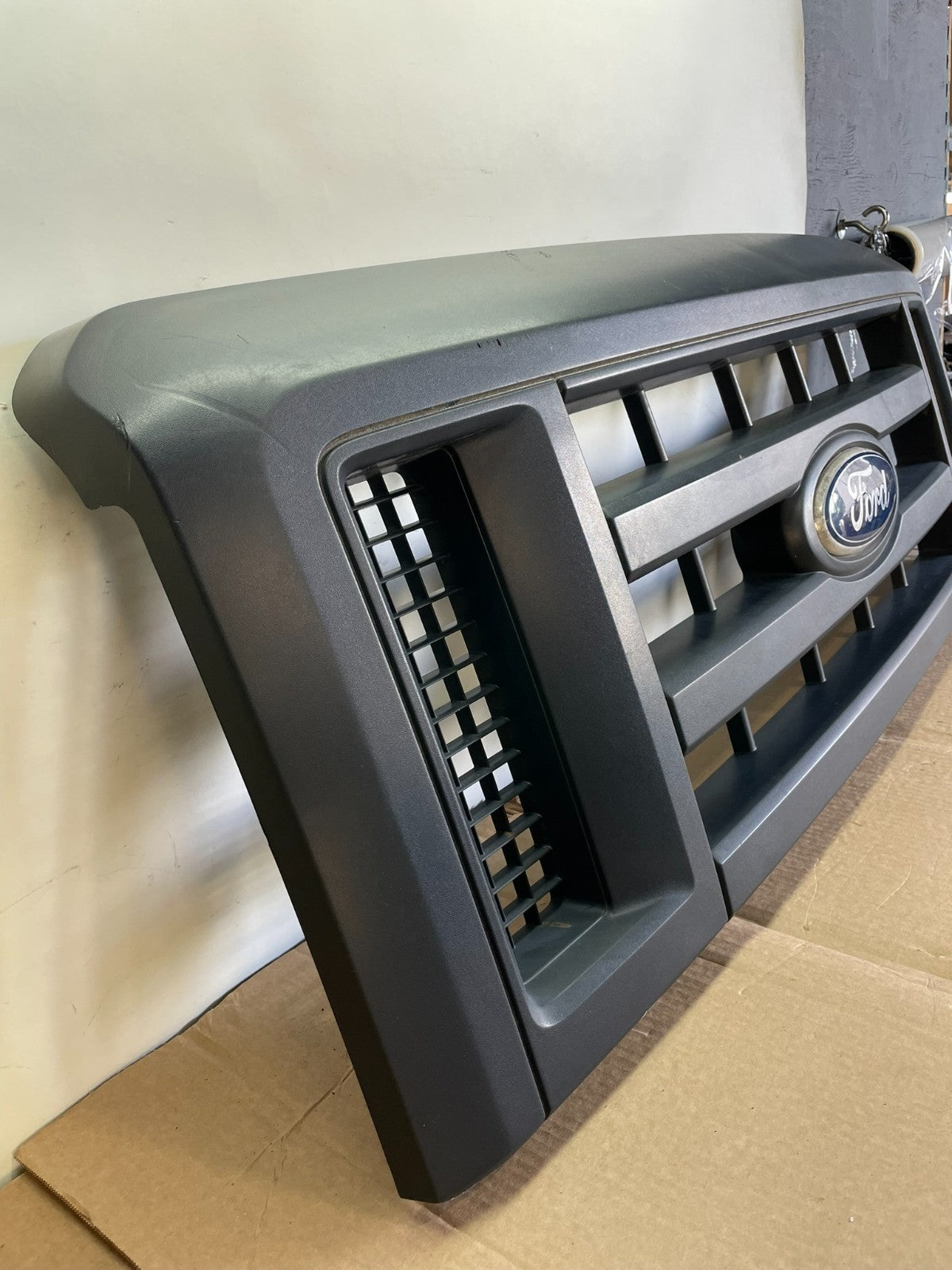2008 to 2014 Ford Econoline E150 E250 Front Upper Chrome Grill Grille AG3137 DG2