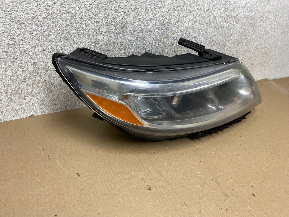 2014 to 2015 Kia Sorento Right Passenger RH Headlight Halogen AH5726 DW1